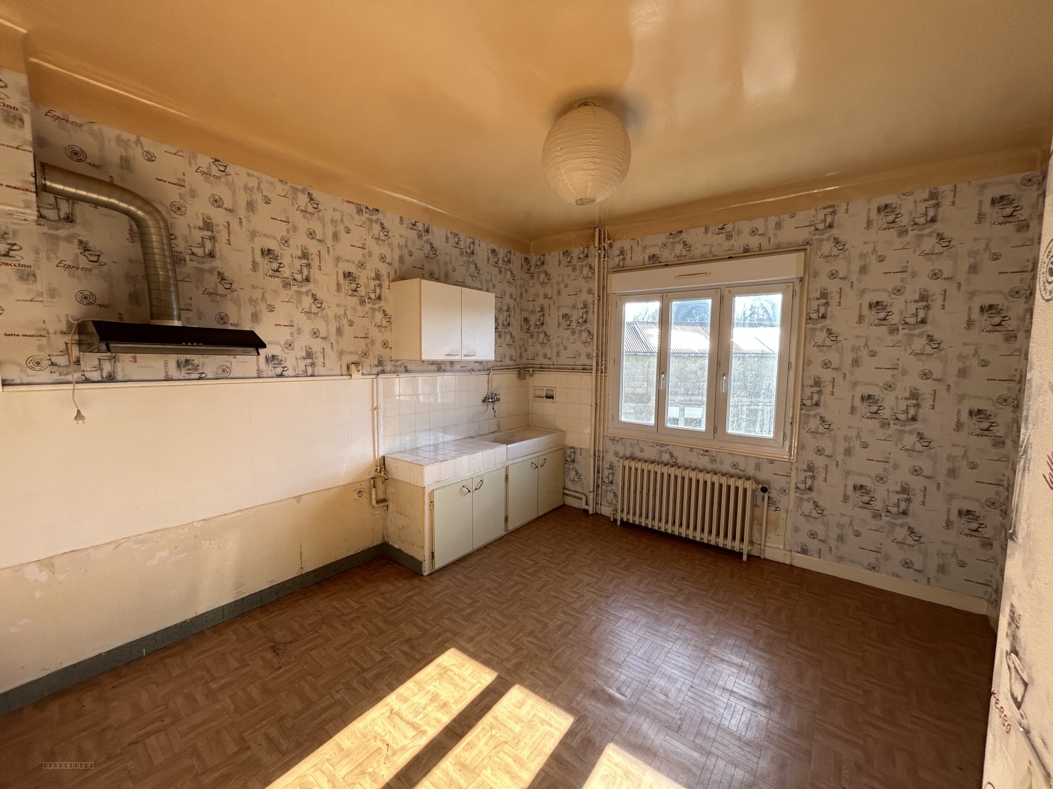 Immeuble à Montaignac-sur-Doustre en Corrèze — photo 2