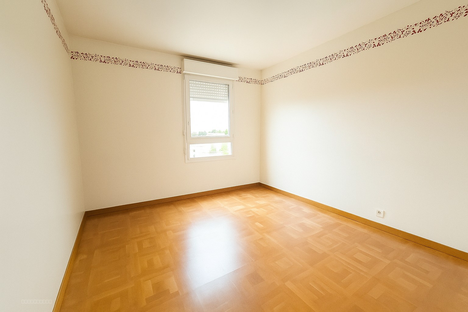 Duplex lumineux avec ascenseur   3 chambres   90 m2   Beauchamp centre — photo 8