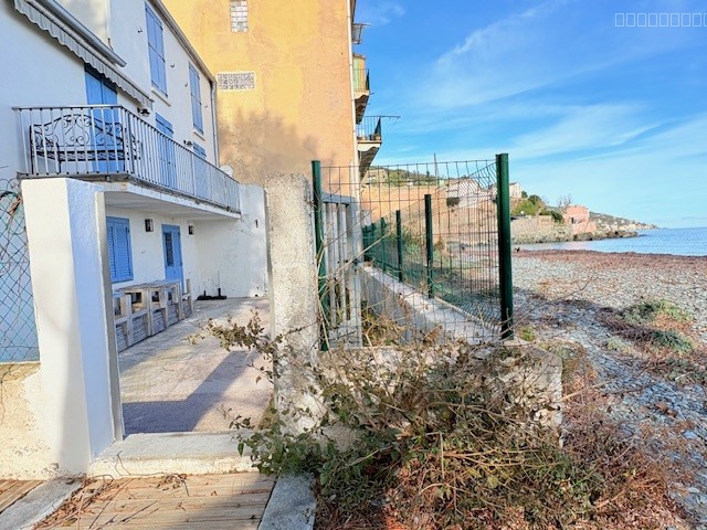 Superbe Appartement F2 les pieds dans l'eau à LAVASINA — photo 19