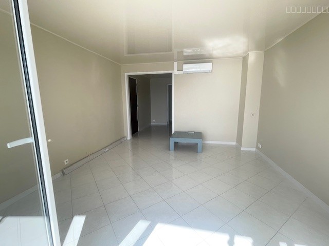 PIETRANERA  Appartement F2 vide avec terrasse et vue mer — photo 3