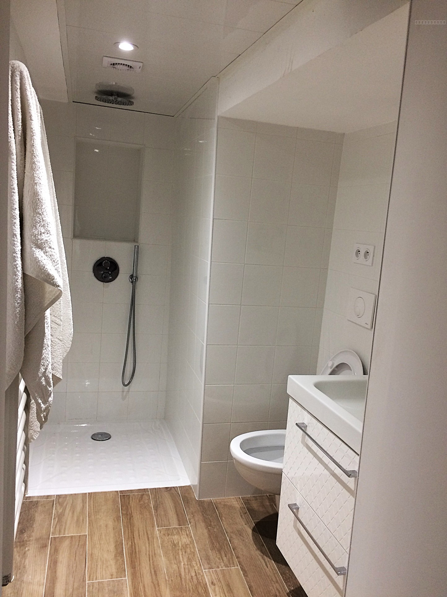 Superbe Appartement F2 les pieds dans l'eau à LAVASINA — photo 11