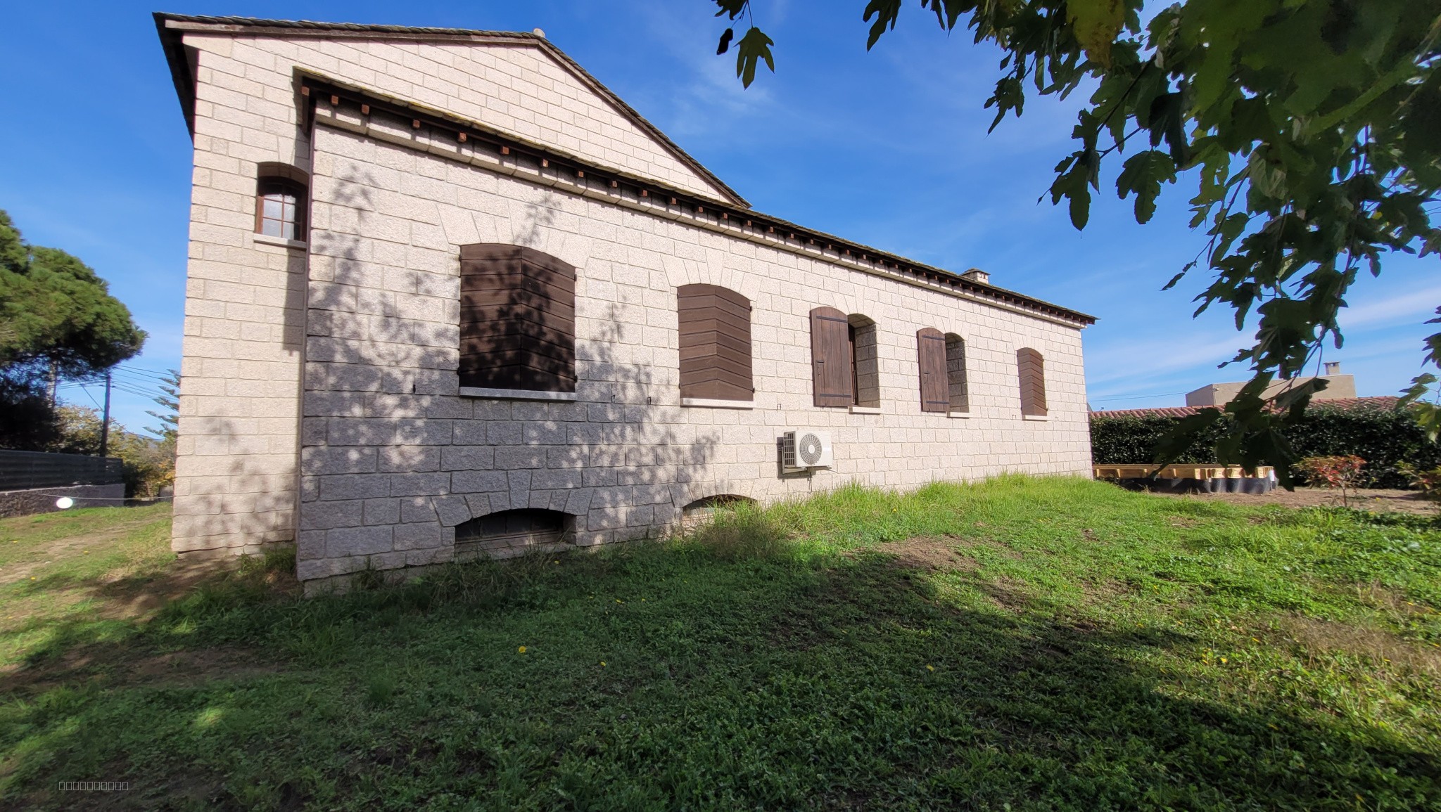 ALERIA BELLE MAISON EN PIERRE DE 267 M2 AVEC TERRAIN DE 1427 M2  ET PISCINE — photo 2