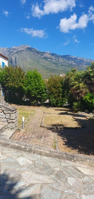 CORTE Grande maison de 2 appartements avec garage terrasses et jardin — photo 4