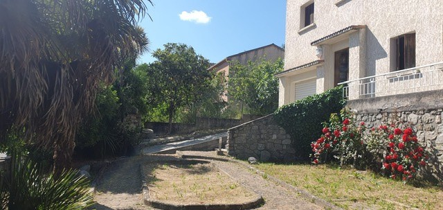 CORTE Grande maison de 2 appartements avec garage terrasses et jardin — photo 5