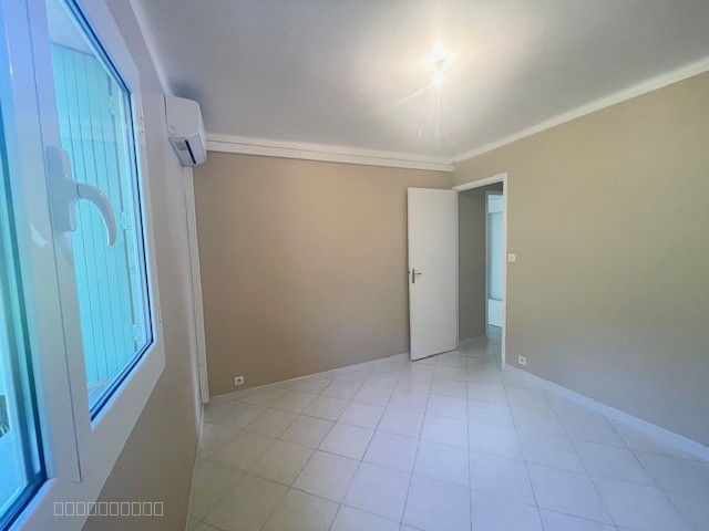 PIETRANERA  Appartement F2 vide avec terrasse et vue mer — photo 8