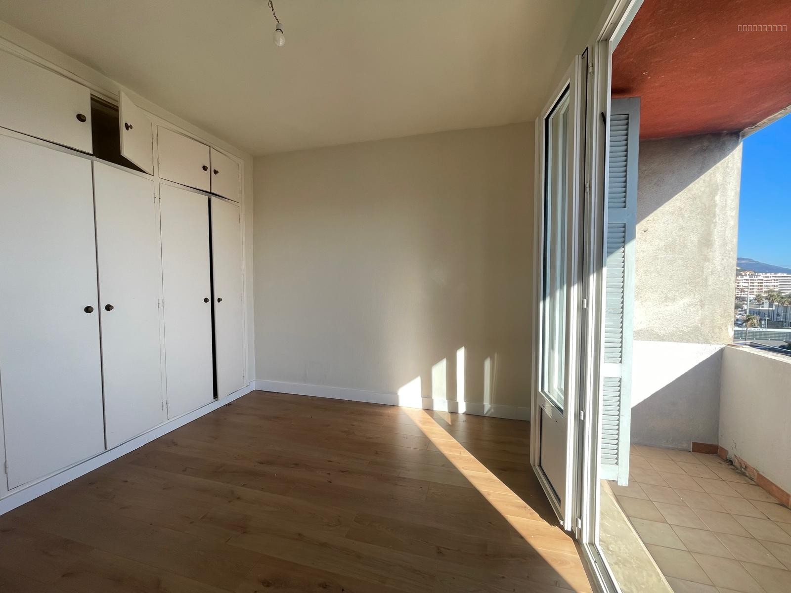 BASTIA CENTRE F3 TRAVERSANT AVEC ASCENSEUR ET VUE MER — photo 3