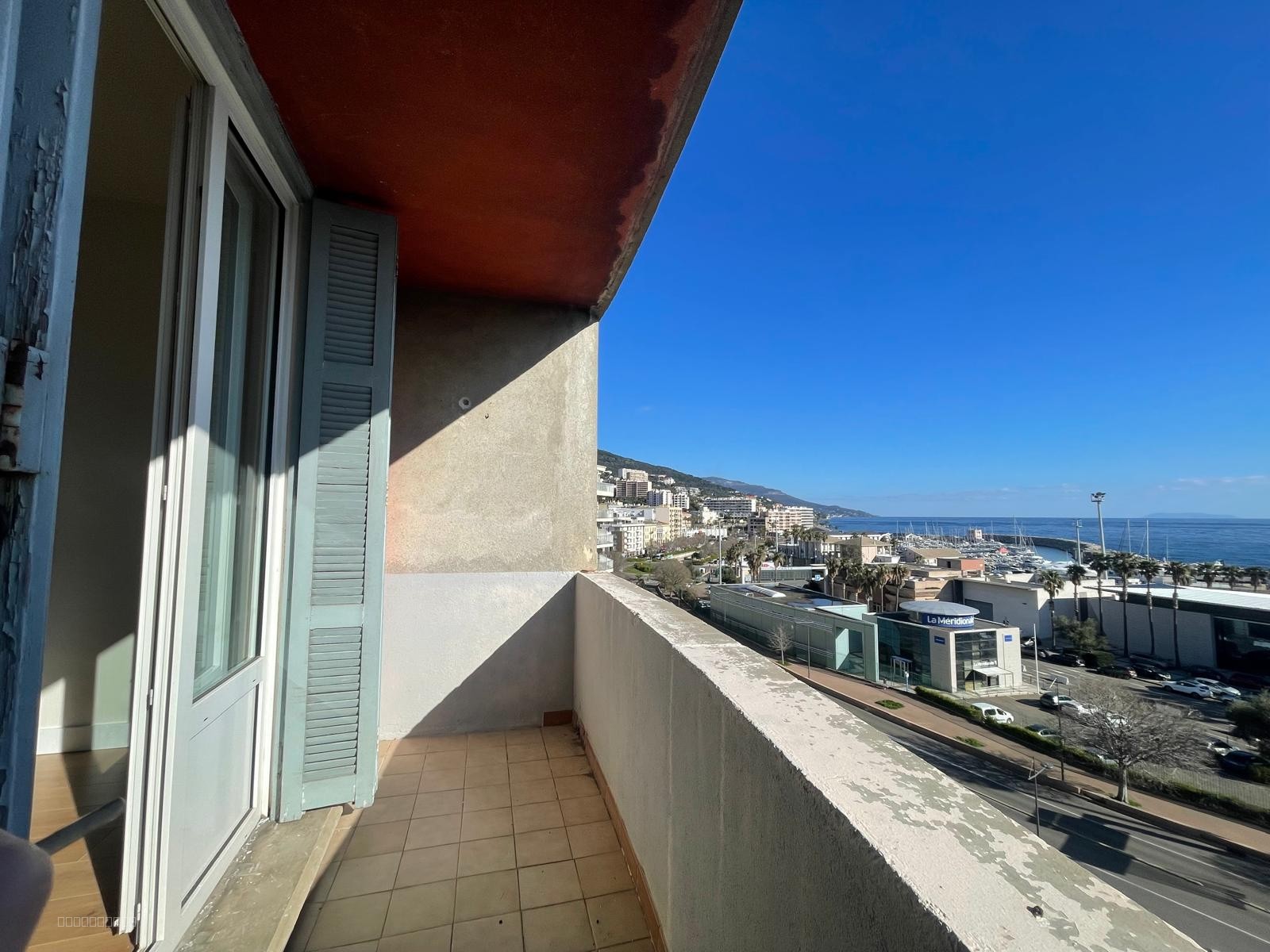 BASTIA CENTRE F3 TRAVERSANT AVEC ASCENSEUR ET VUE MER — photo 2