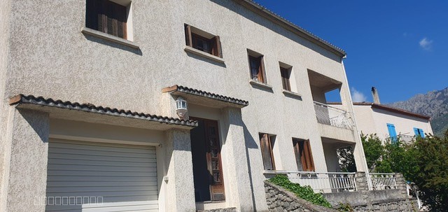 CORTE Grande maison de 2 appartements avec garage terrasses et jardin — photo 2