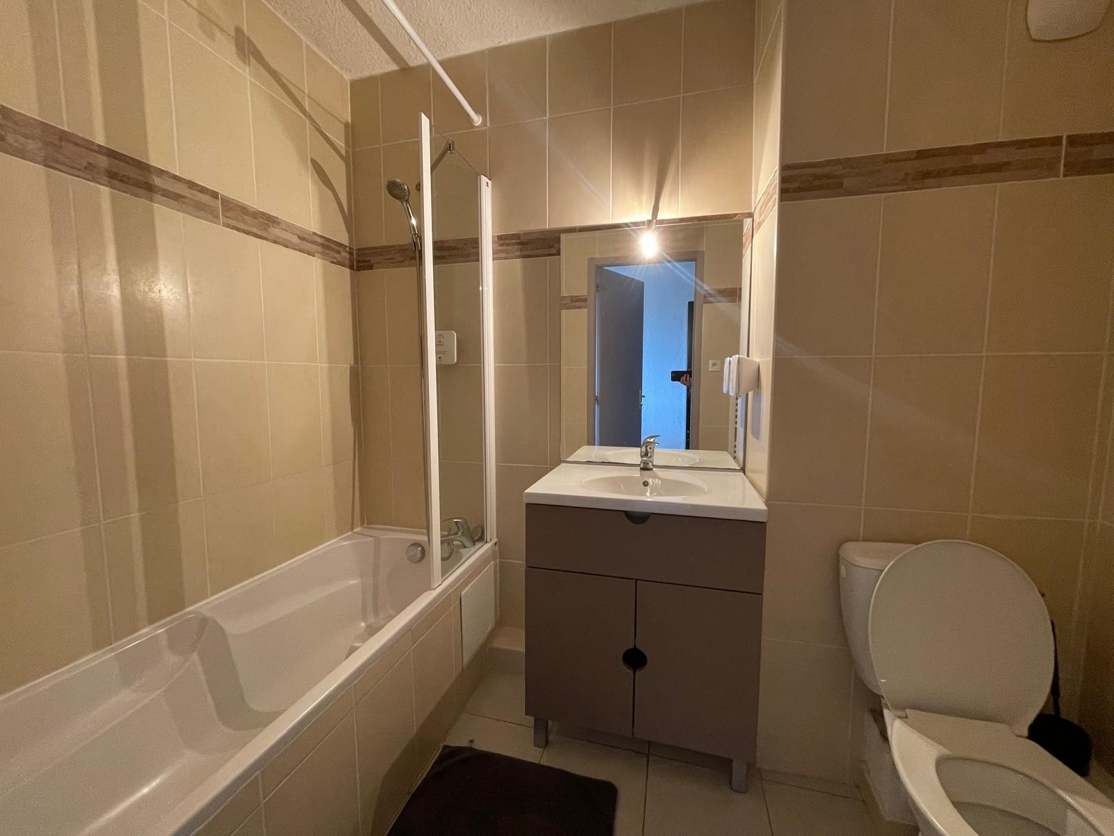 St Florent Studio vendu meublé dans résidence avec piscine — photo 8
