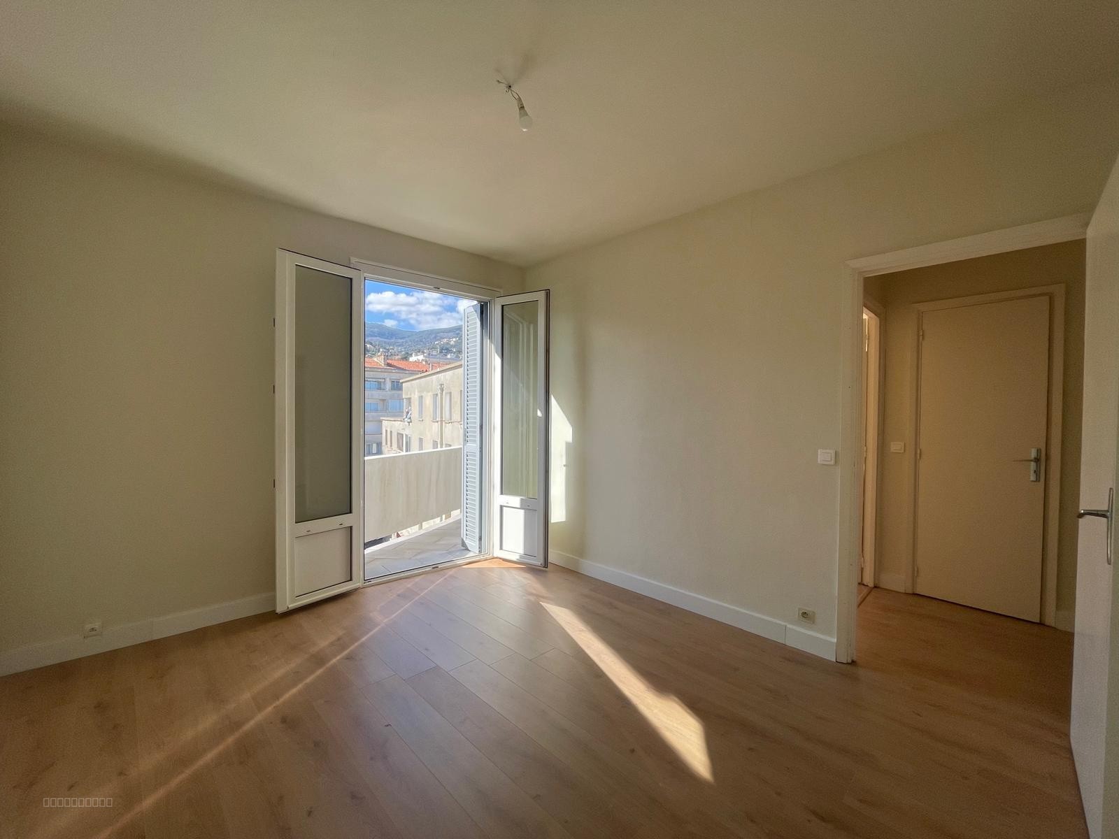 BASTIA CENTRE F3 TRAVERSANT AVEC ASCENSEUR ET VUE MER — photo 6