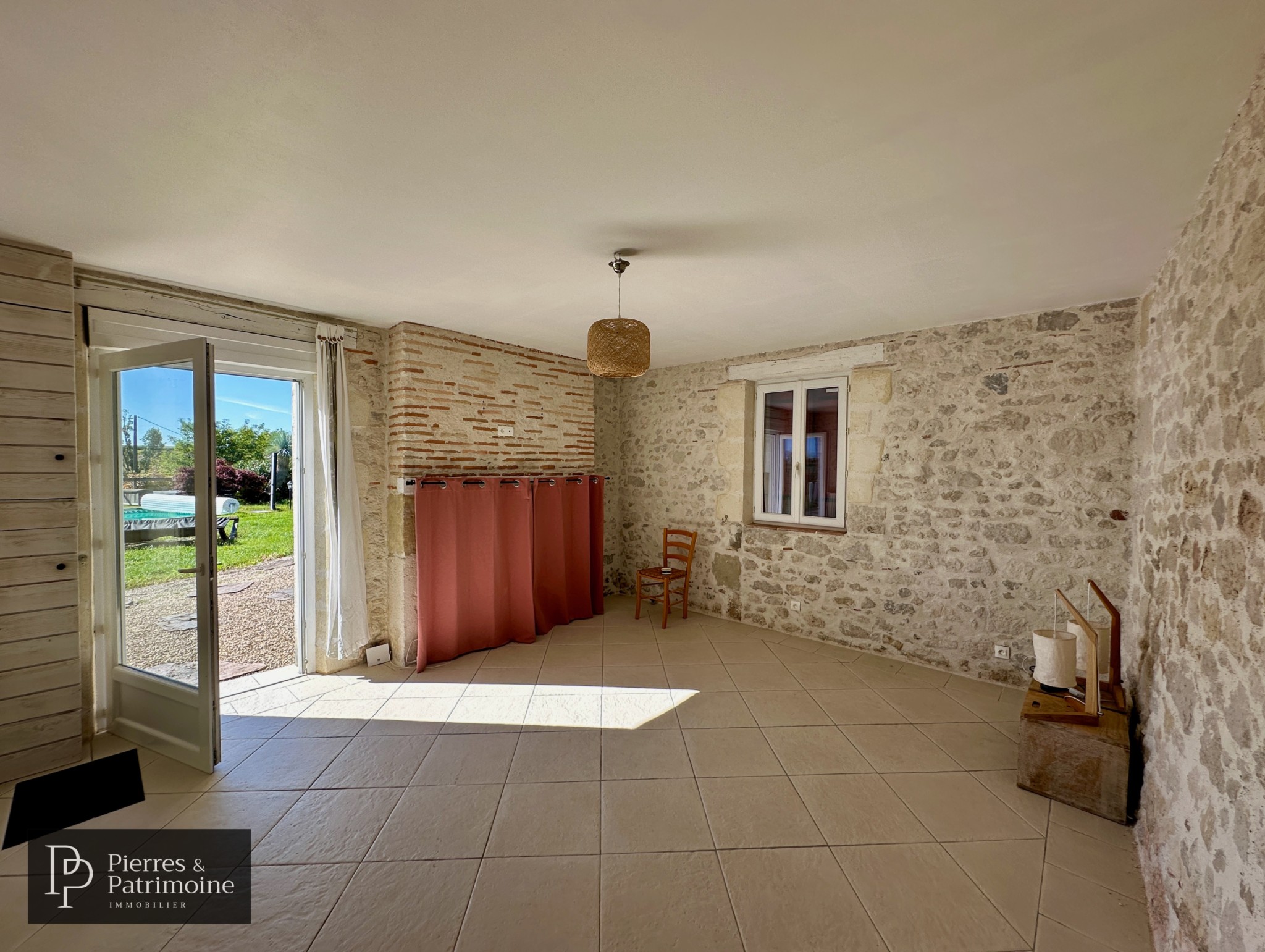 Belle maison 'loft' atypique avec parc arboré et piscine — photo 7