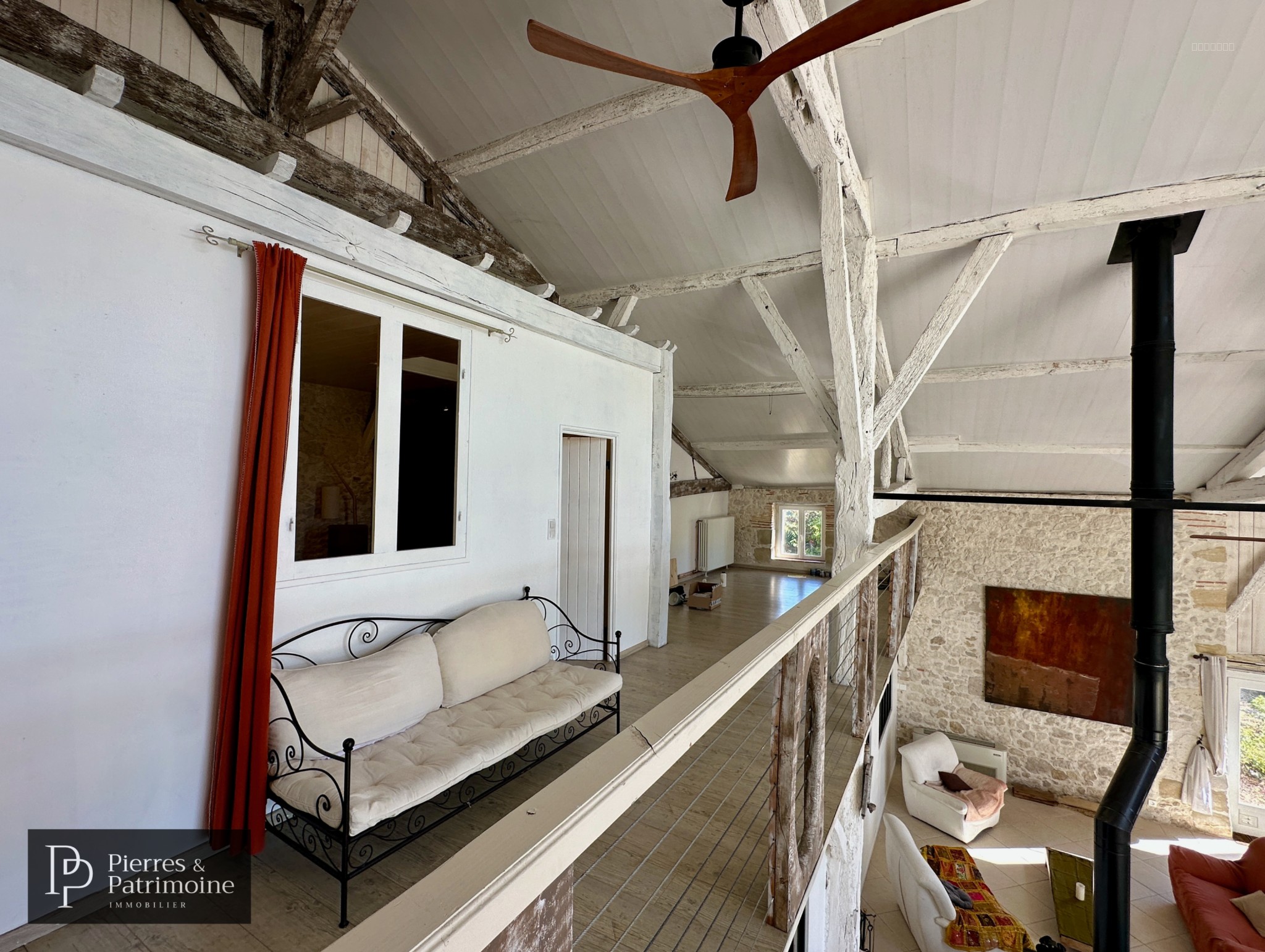 Belle maison 'loft' atypique avec parc arboré et piscine — photo 11