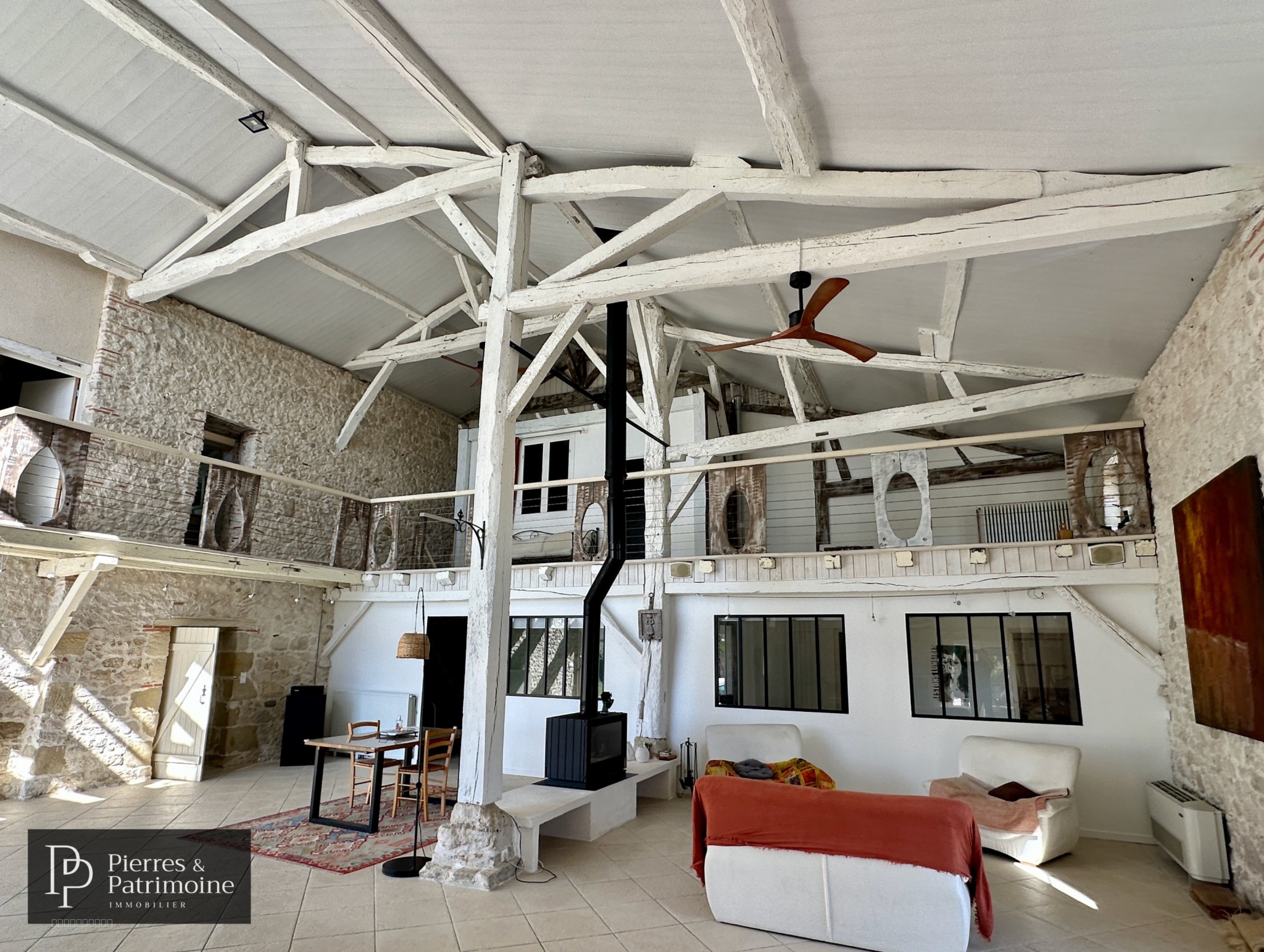 Belle maison 'loft' atypique avec parc arboré et piscine — photo 4