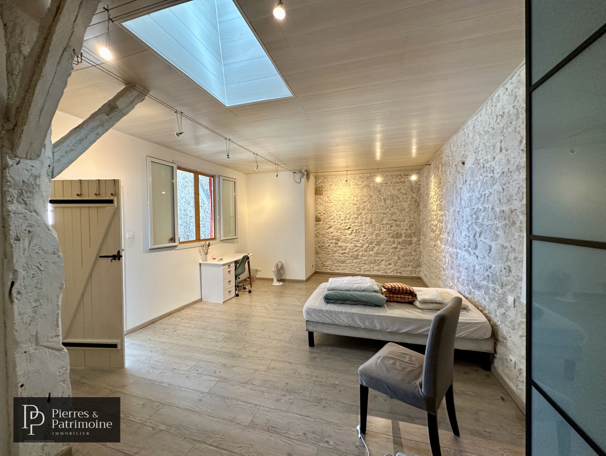 Belle maison 'loft' atypique avec parc arboré et piscine — photo 12