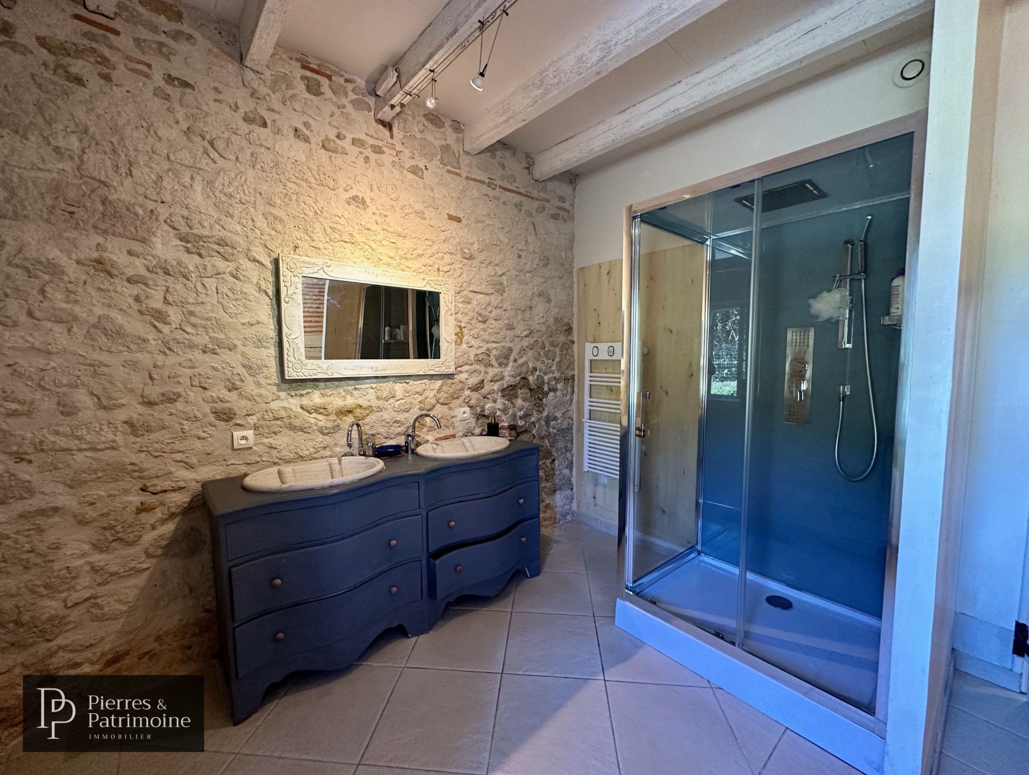 Belle maison 'loft' atypique avec parc arboré et piscine — photo 8