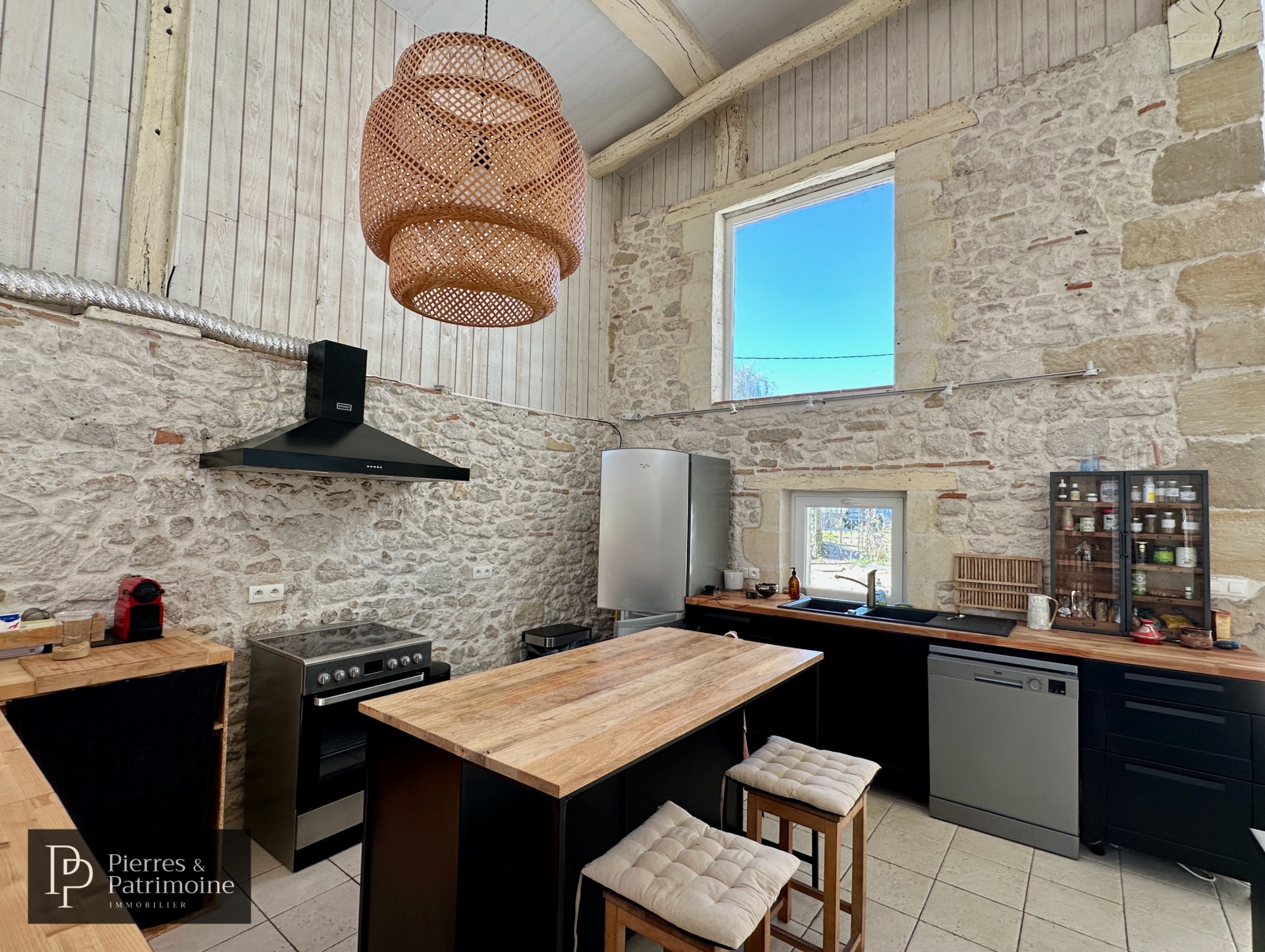 Belle maison 'loft' atypique avec parc arboré et piscine — photo 5
