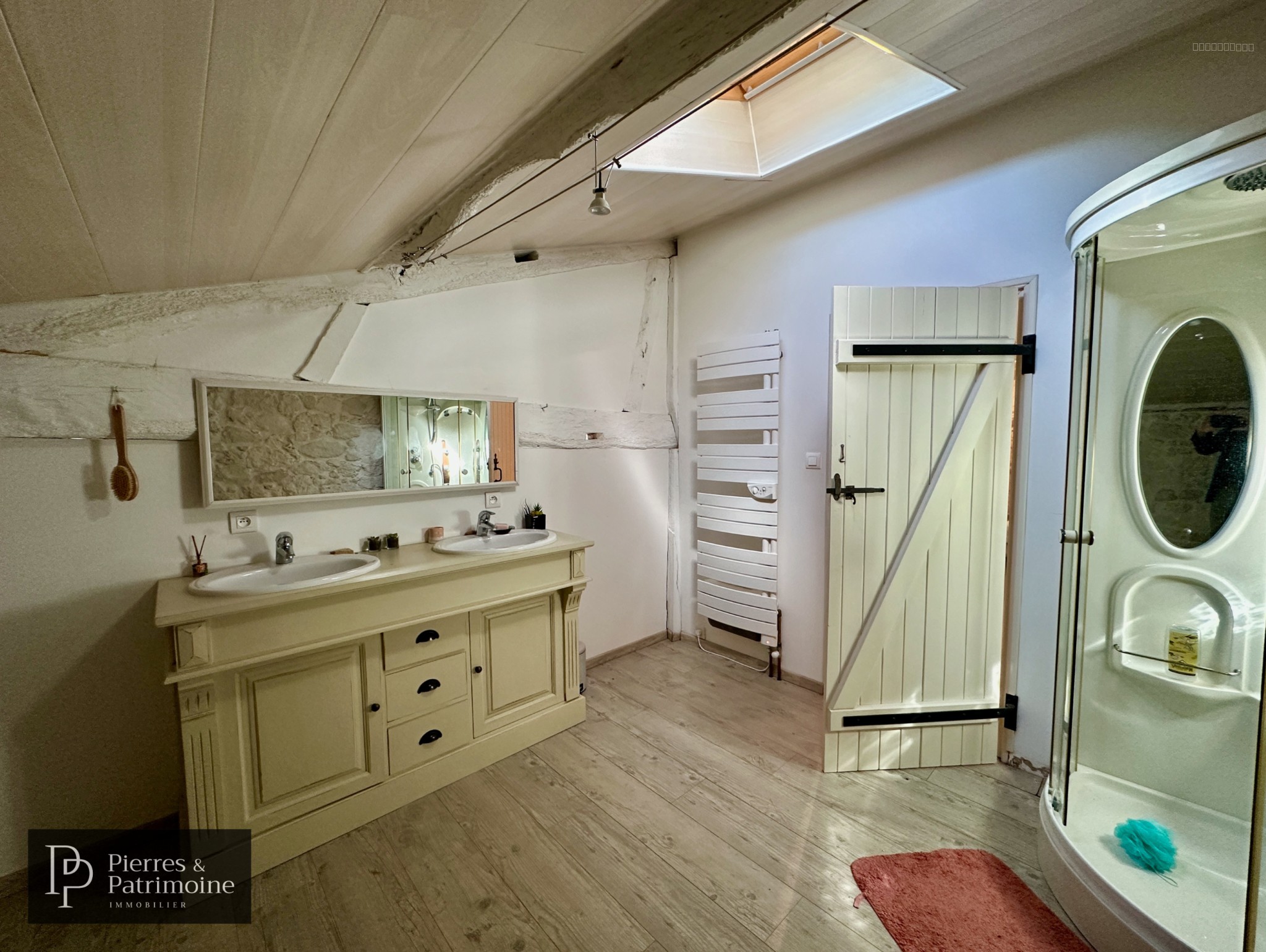 Belle maison 'loft' atypique avec parc arboré et piscine — photo 13