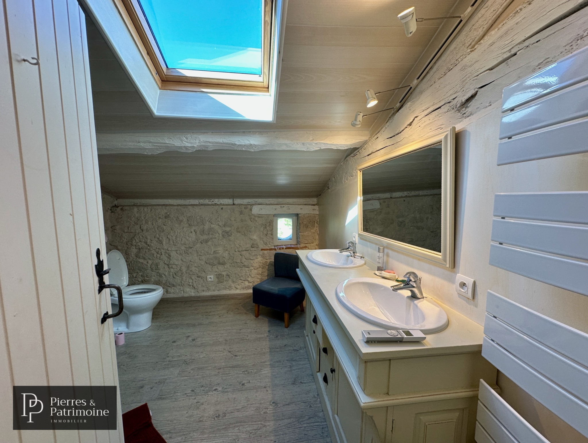 Belle maison 'loft' atypique avec parc arboré et piscine — photo 16