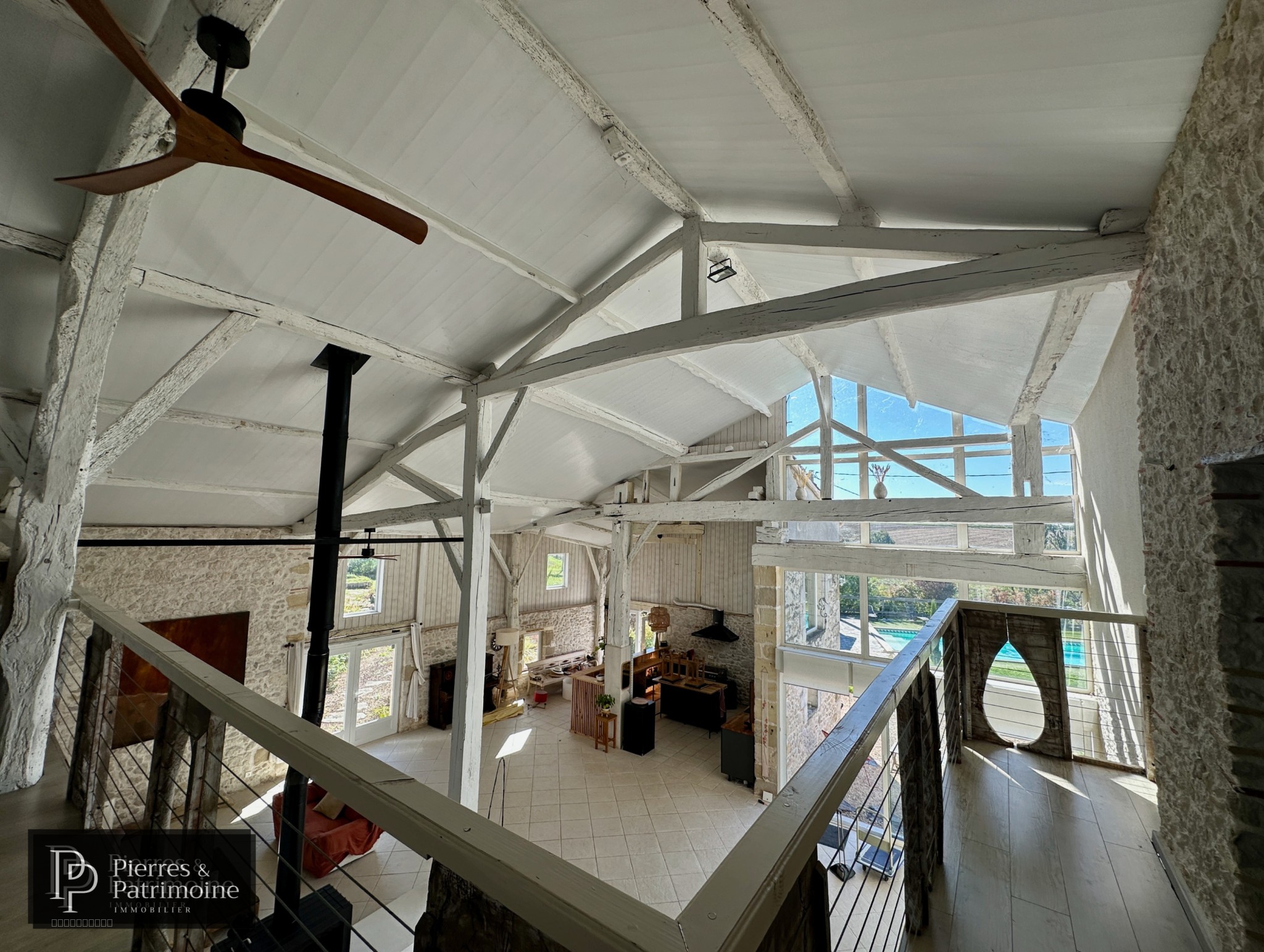 Belle maison 'loft' atypique avec parc arboré et piscine — photo 14