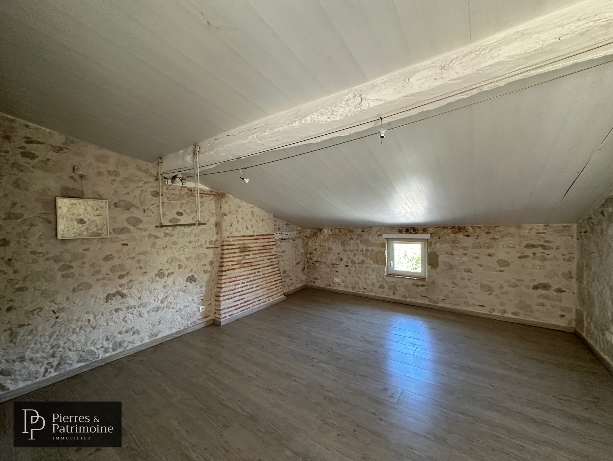 Belle maison 'loft' atypique avec parc arboré et piscine — photo 17
