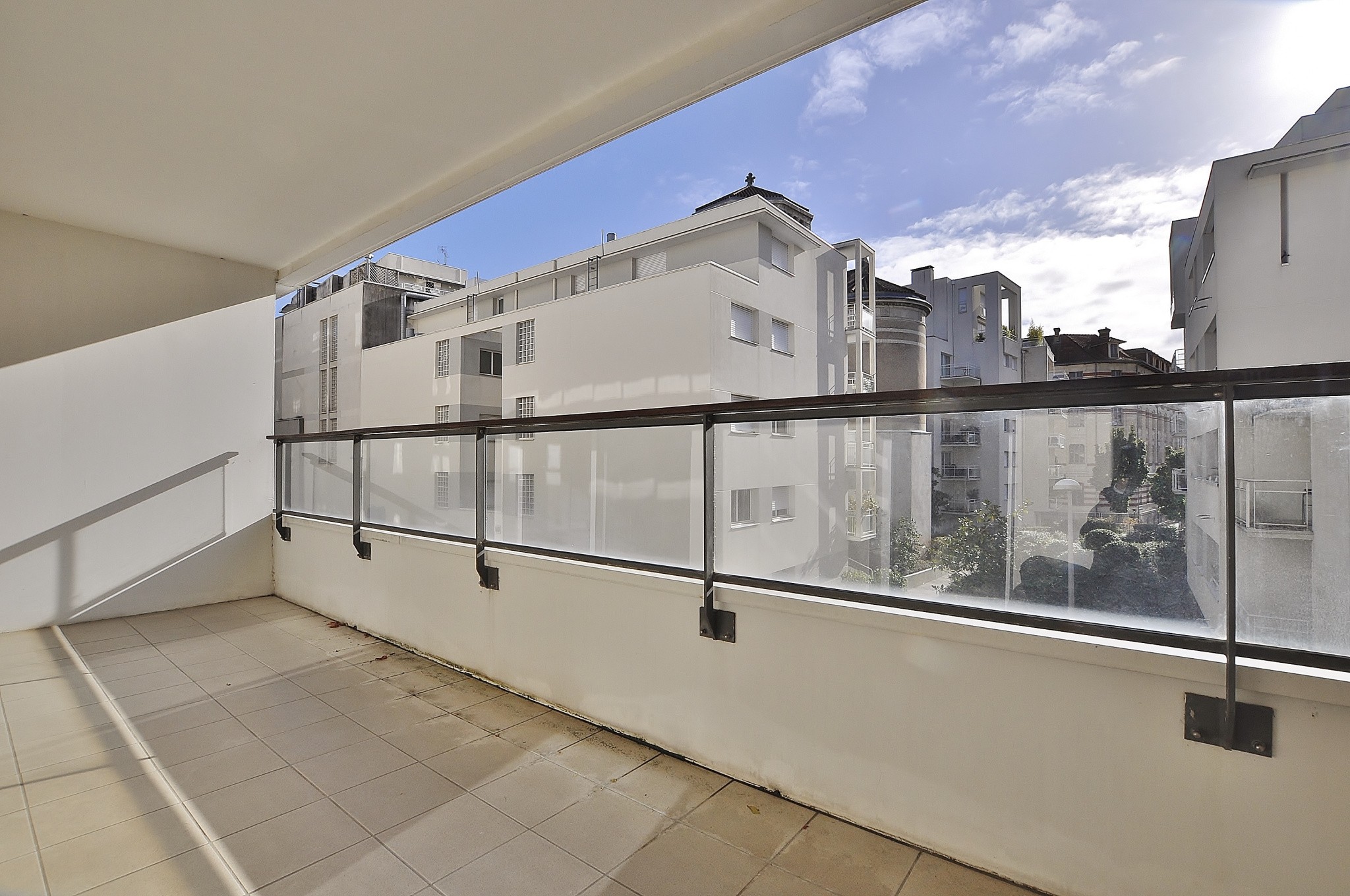 Bel Appartement sur Terrasse dans Résidence de Standing (2004) — photo 2