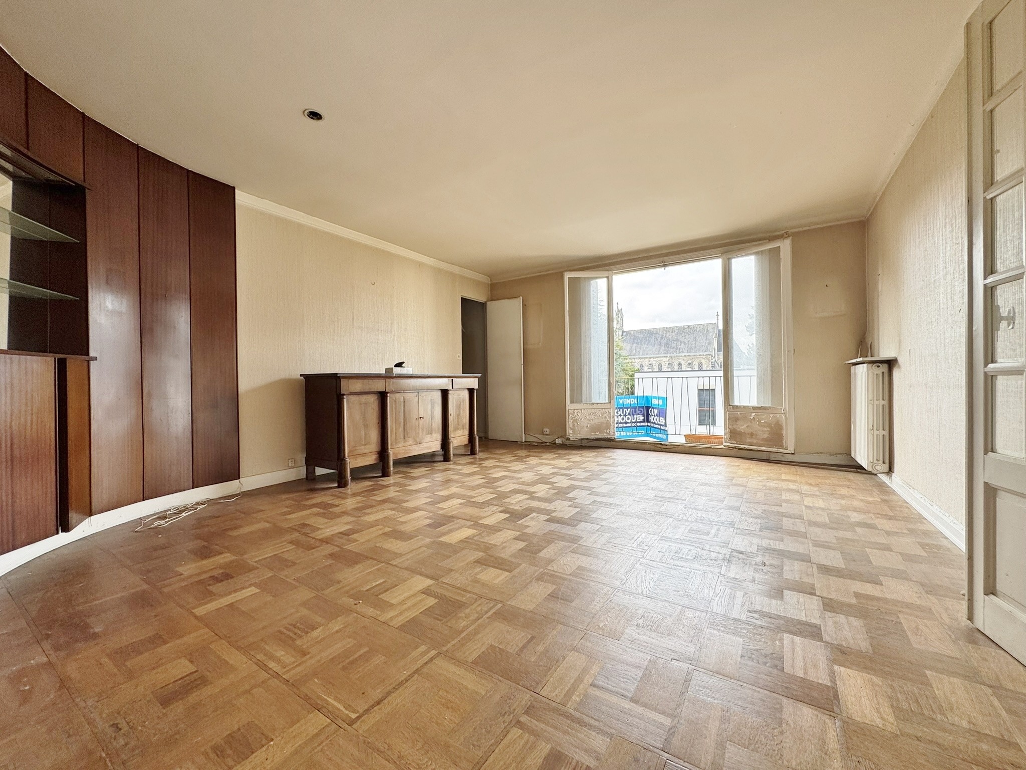 Appartement Etage Elévé avec Travaux. — photo 2