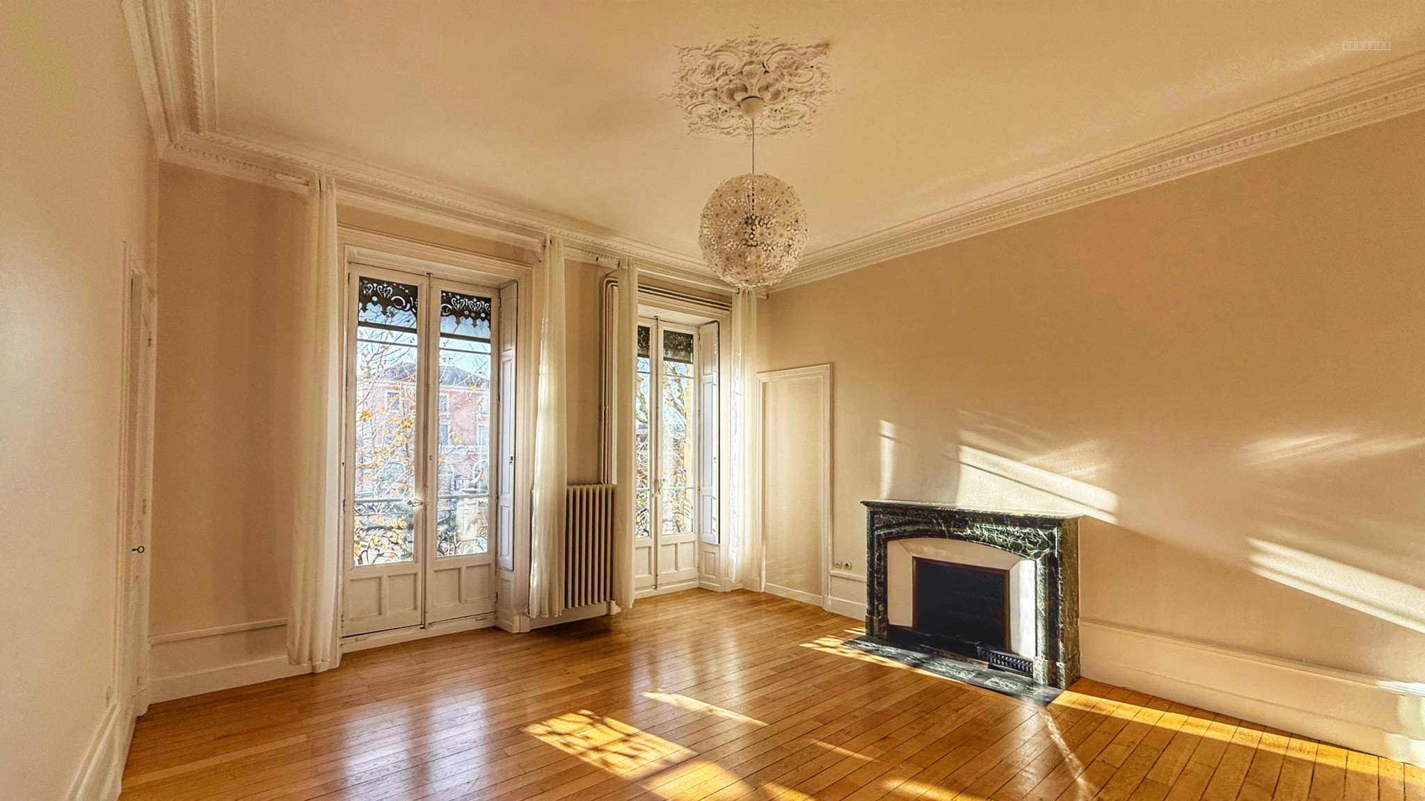 VOIRON - T5- 115 m2 - 7 Balcons — photo 17