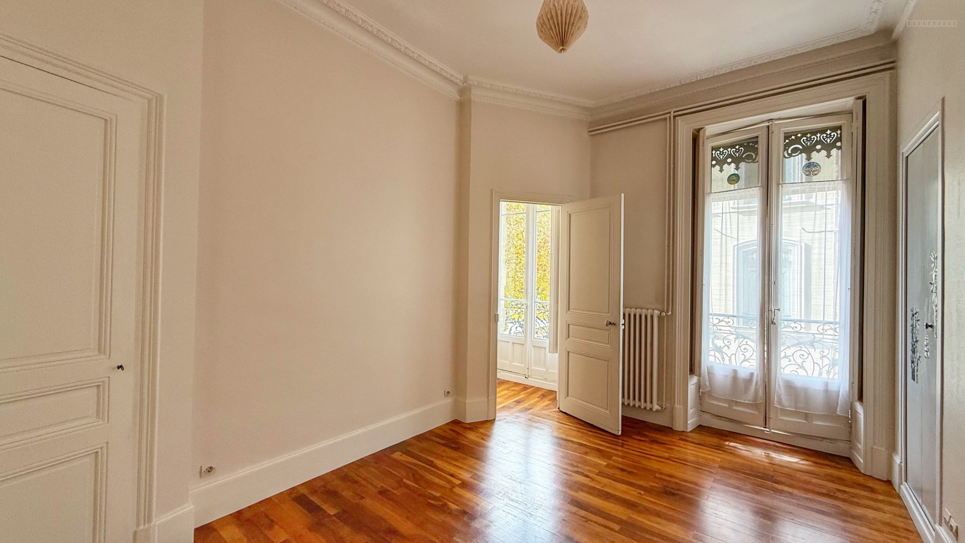 VOIRON - T5- 115 m2 - 7 Balcons — photo 5