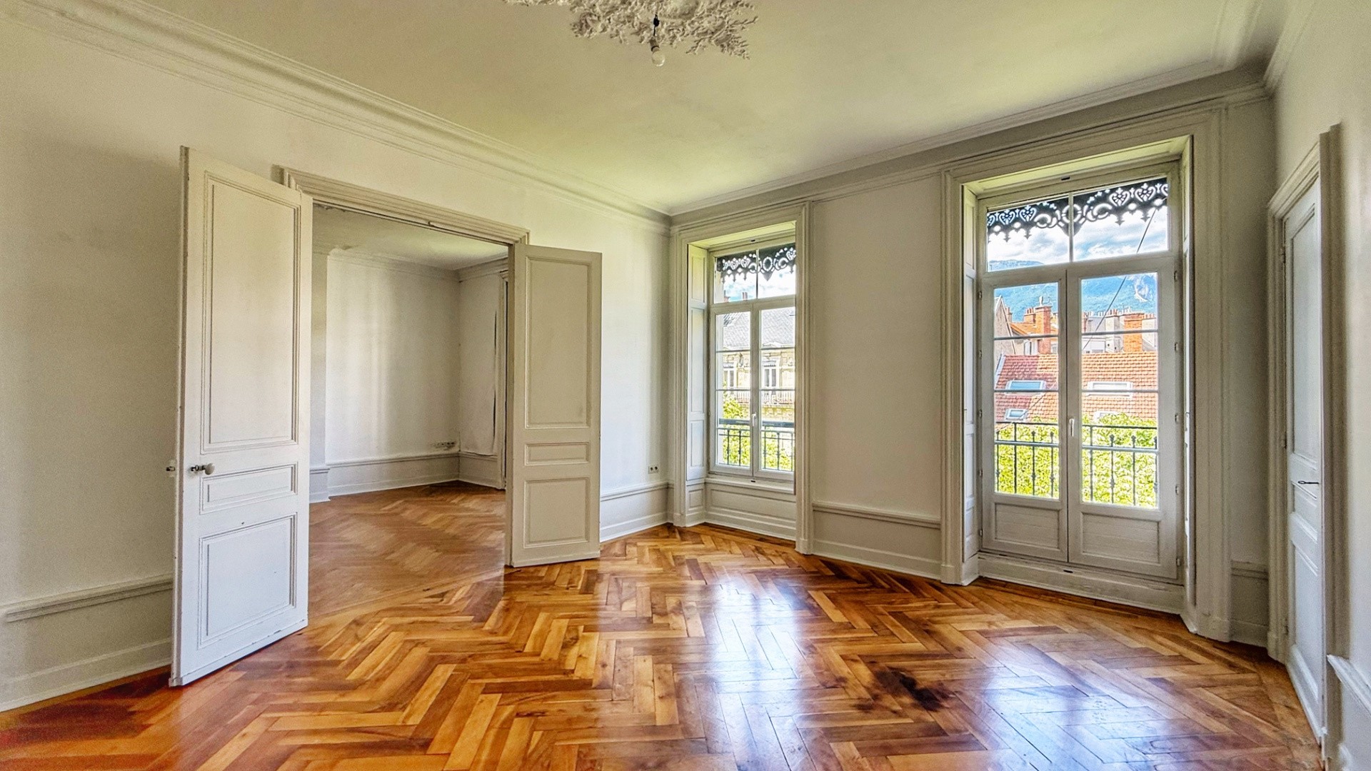 GRENOBLE - T6 164 m2 + balcons et dépendances — photo 2
