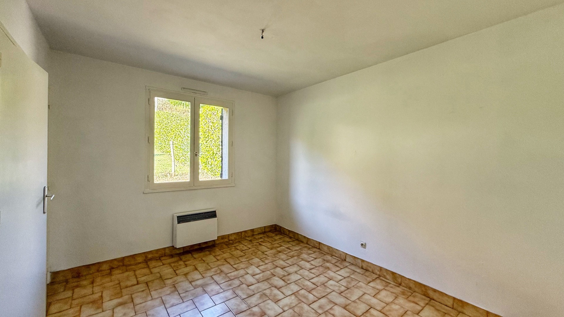 VOIRON, Villa PP avec terrain de 2310 m2 et garage — photo 10