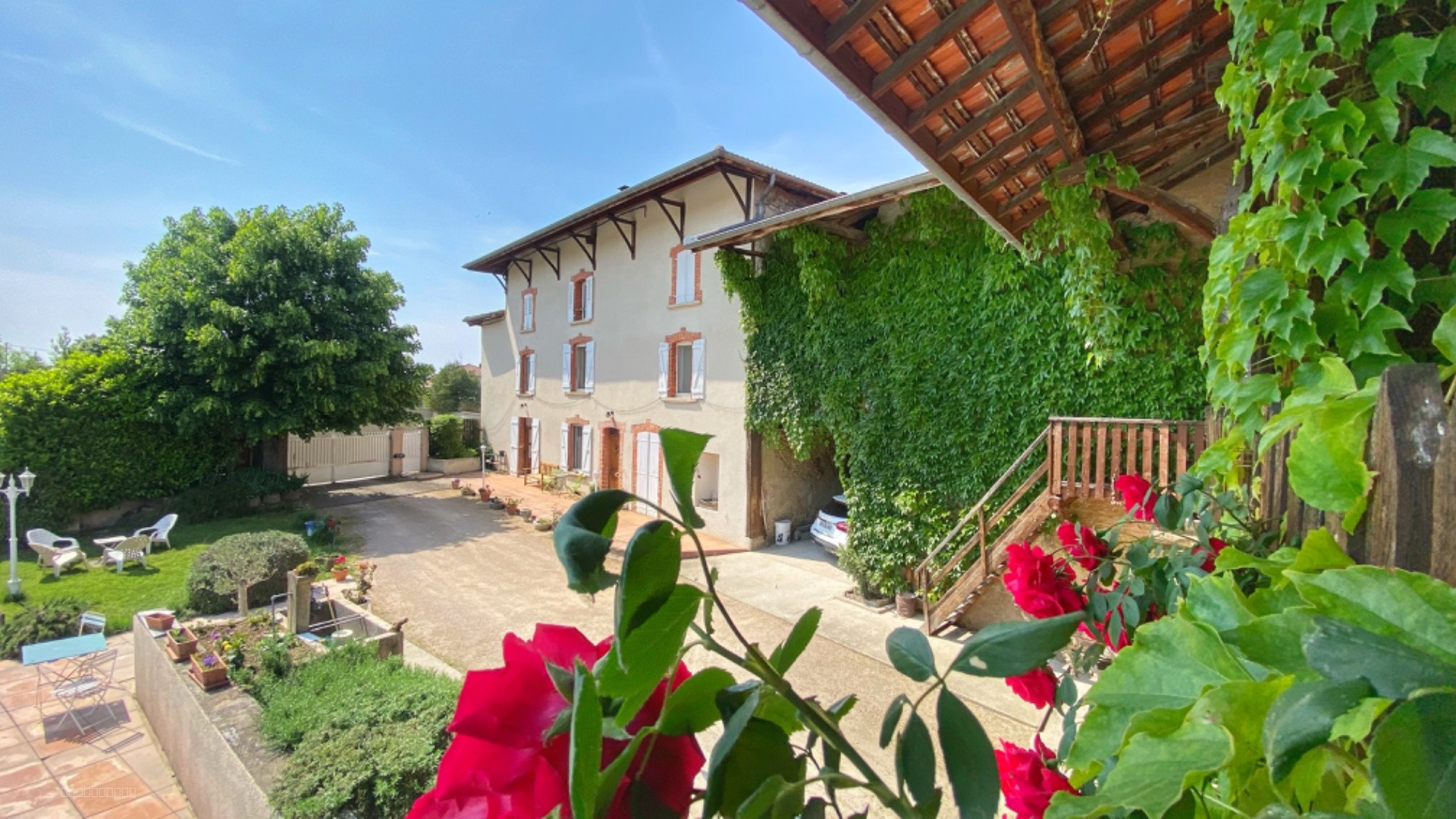 BREZINS, Maison 255 m2 avec piscine et dépendances — photo 2