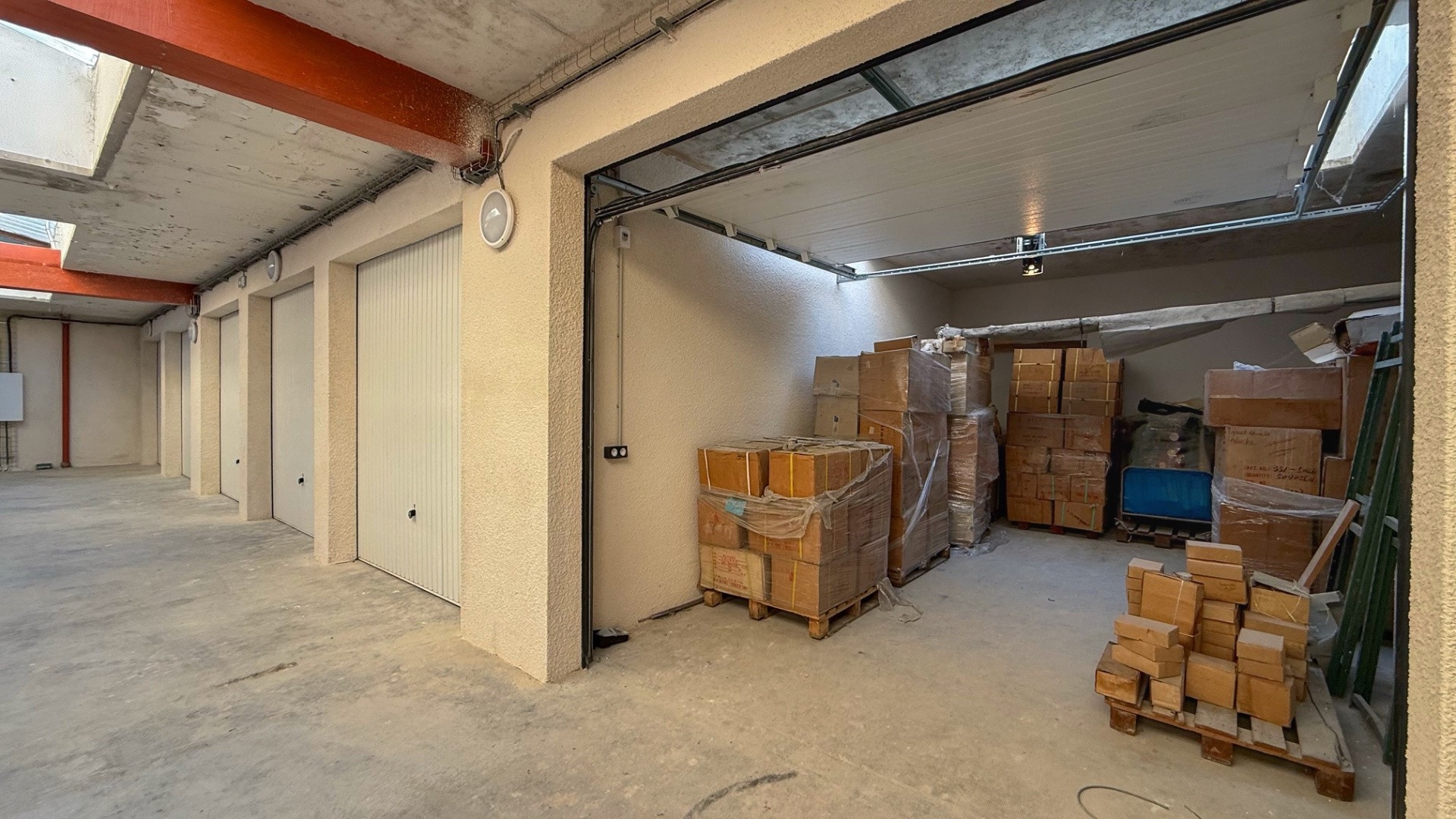 GRENOBLE, Immeuble de garage — photo 2