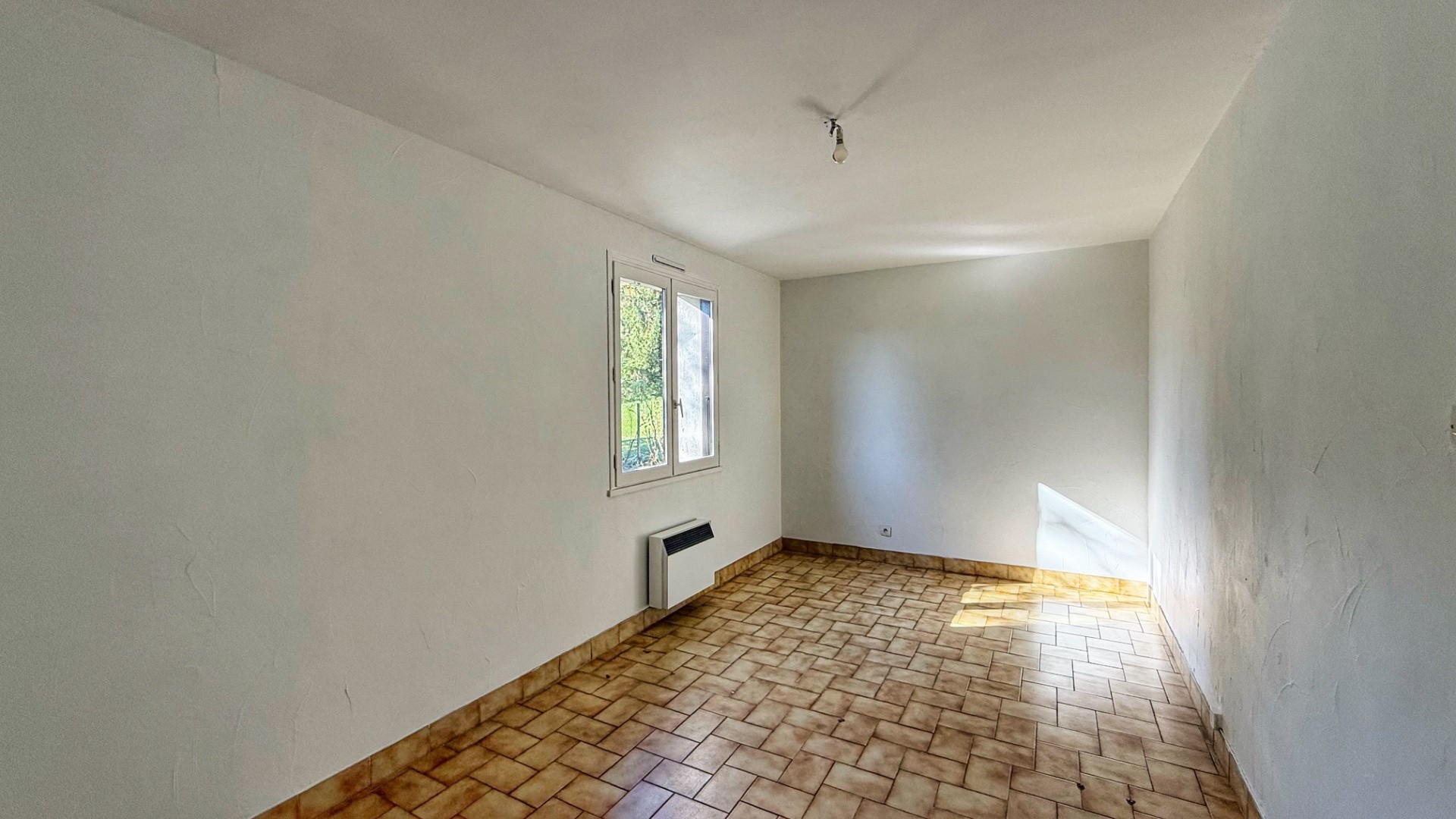 VOIRON, Villa PP avec terrain de 2310 m2 et garage — photo 9
