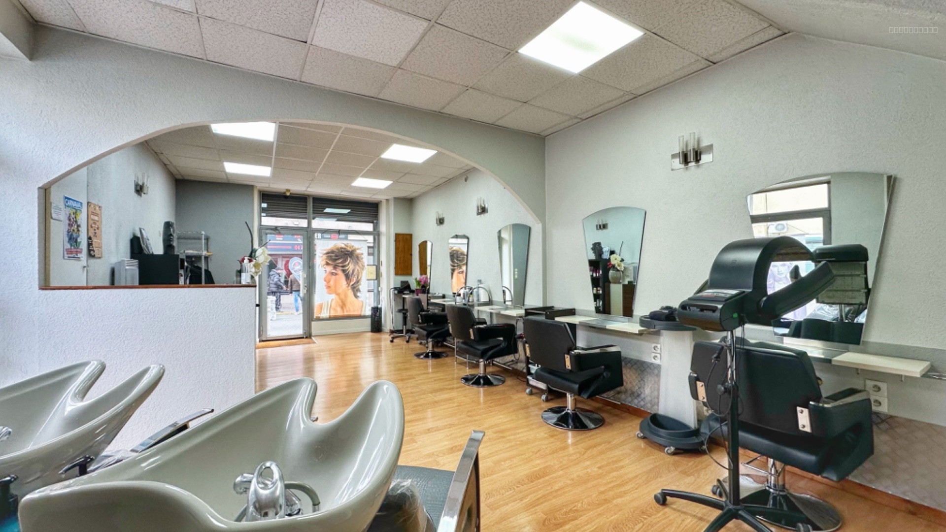 MOIRANS Centre, FDC Coiffure 70 m2 — photo 3