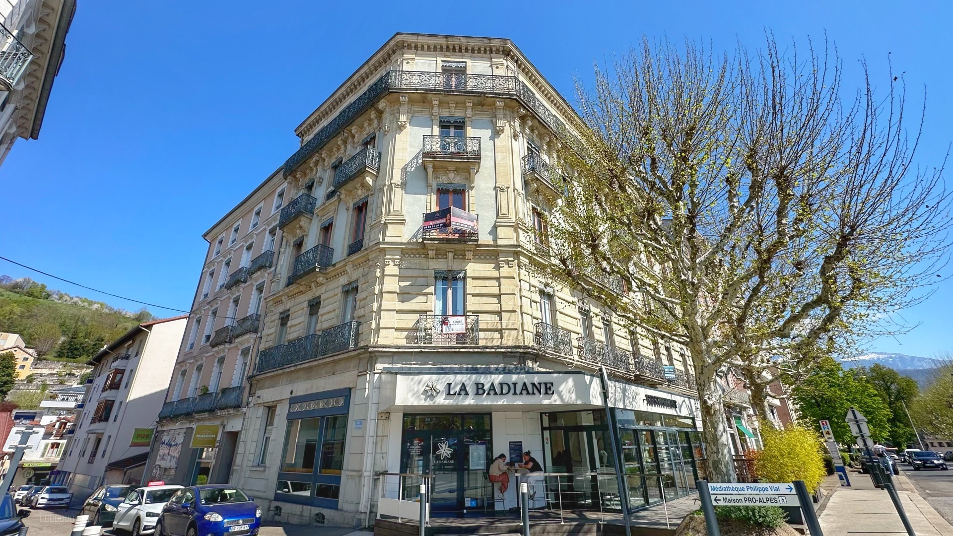 VOIRON - T5- 115 m2 - 7 Balcons — photo 10