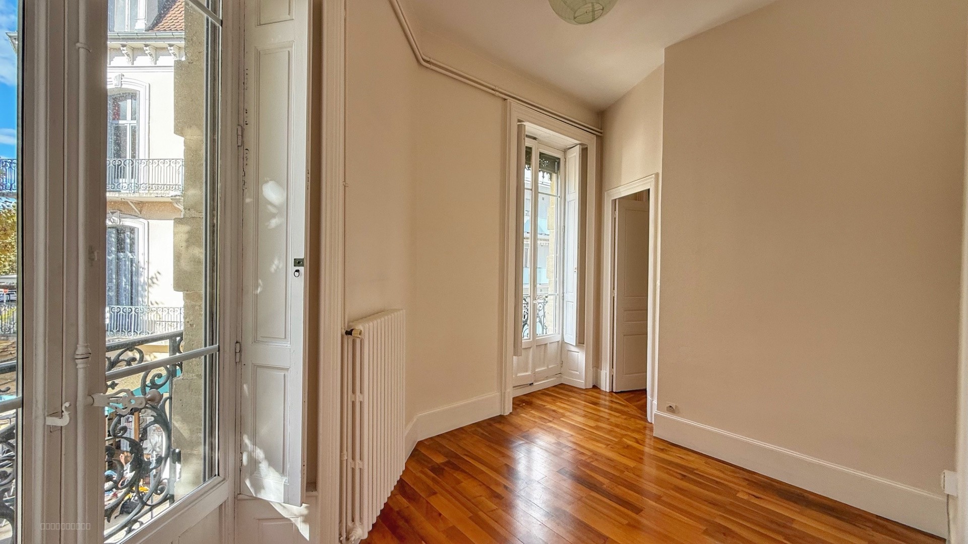VOIRON - T5- 115 m2 - 7 Balcons — photo 6