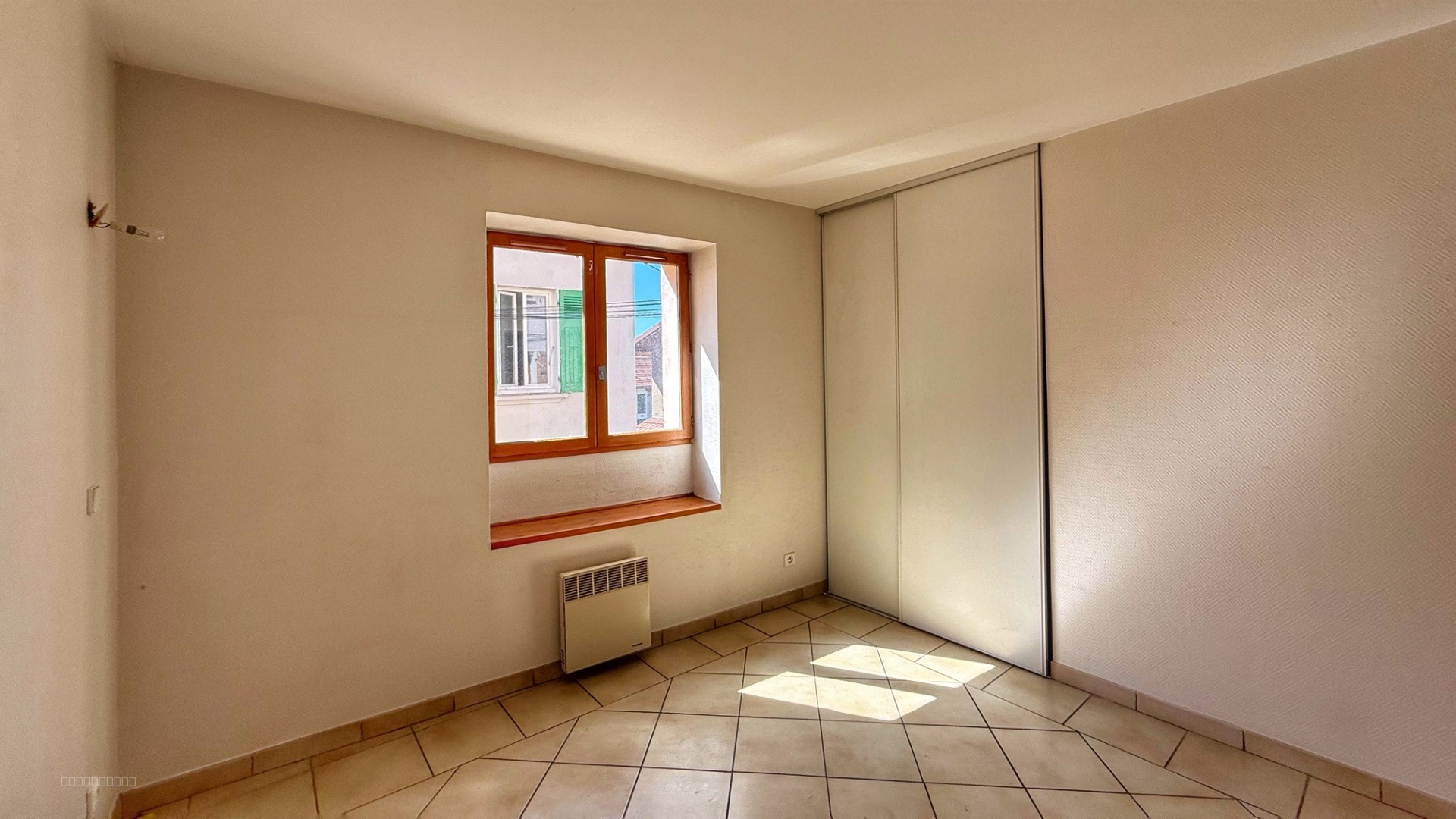 TULLINS, batîment à réhabiliter — photo 6