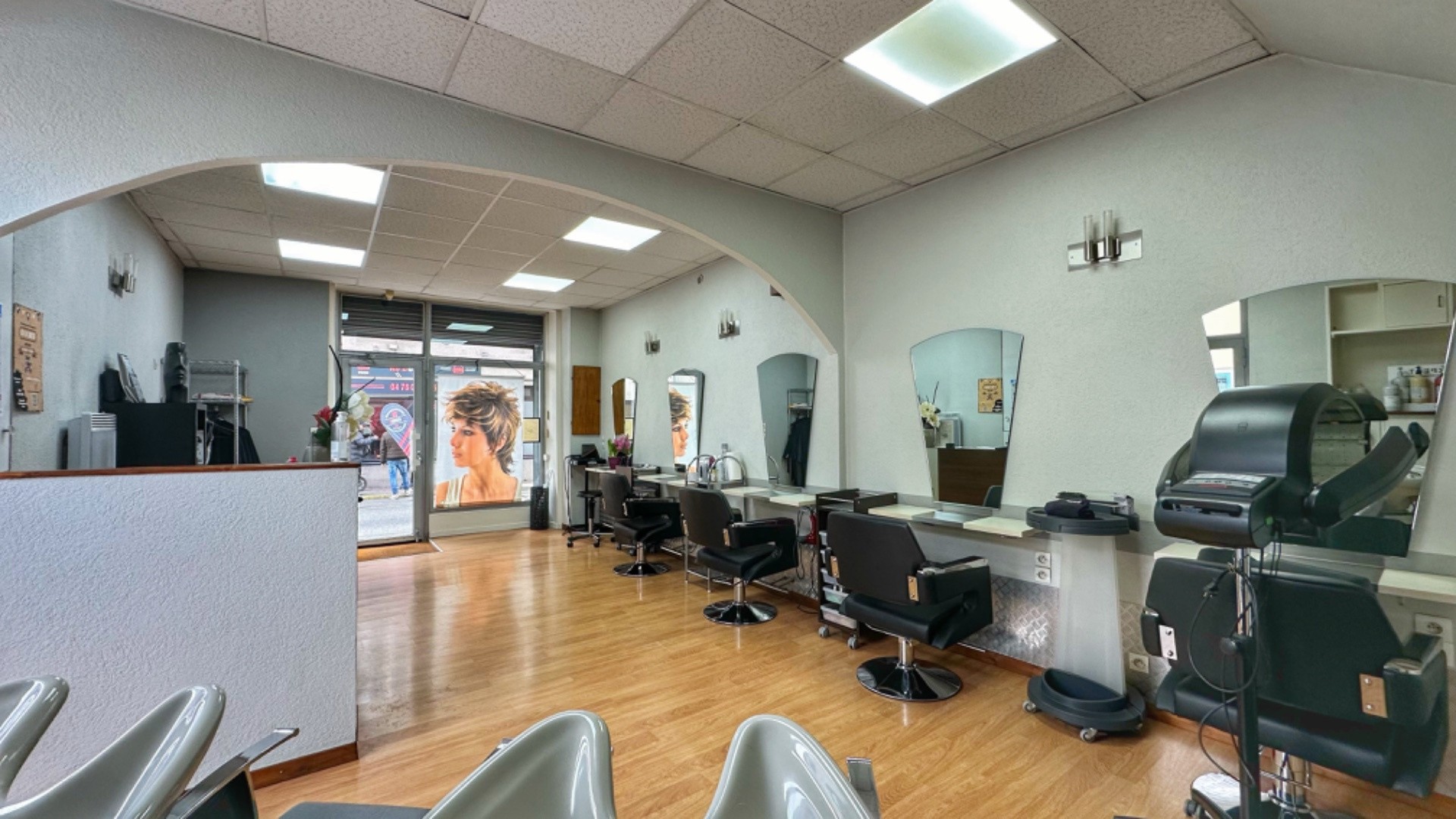 MOIRANS Centre, FDC Coiffure 70 m2 — photo 10