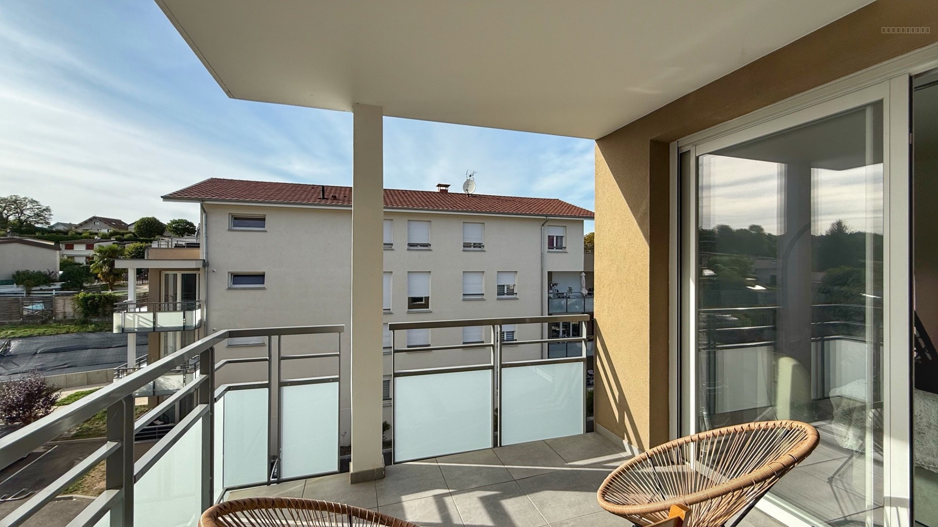 RIVES, T2 avec terrasse — photo 7