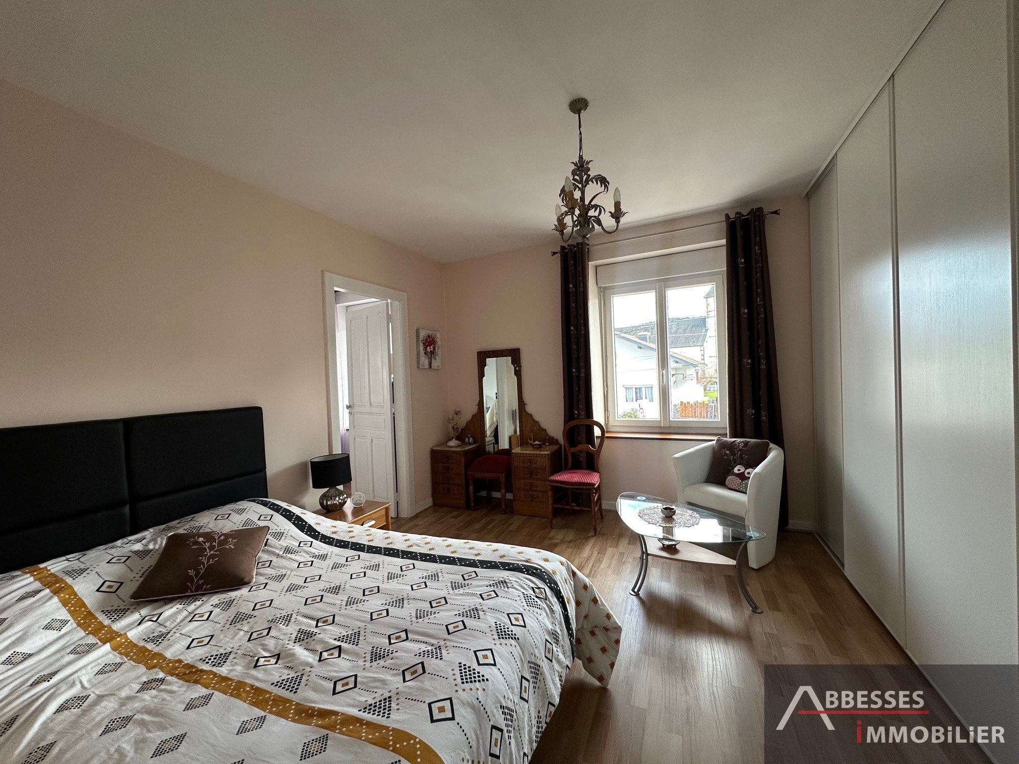SAINT-AMÉ : Grand logement F7 'esprit maison de famille'  terrasse, terrain et stationnement — photo 11