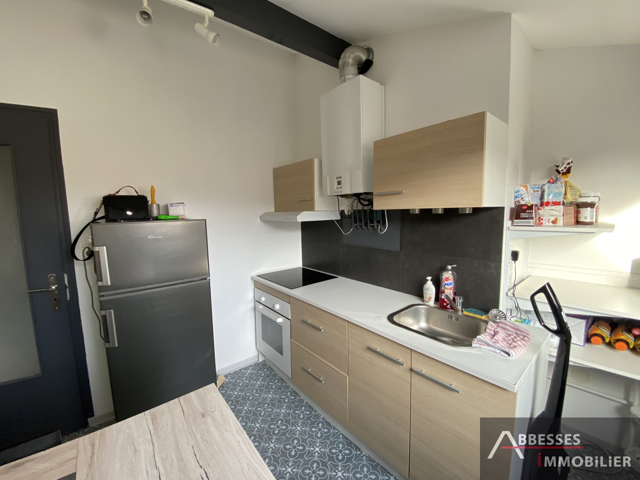 EN EXCLUSIVITE - REMIREMONT - Rue de la Xavée : Appartement F2 situé au 3ème étage — photo 4