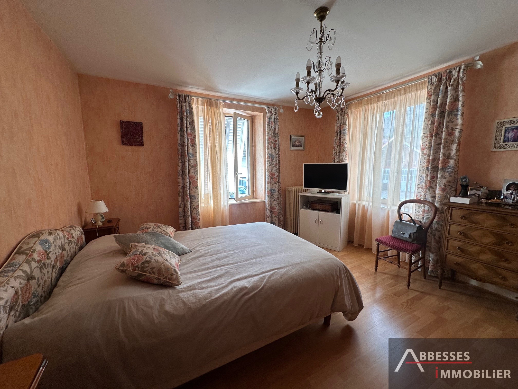 SAINT-AMÉ : Grand logement F7 'esprit maison de famille'  terrasse, terrain et stationnement — photo 12