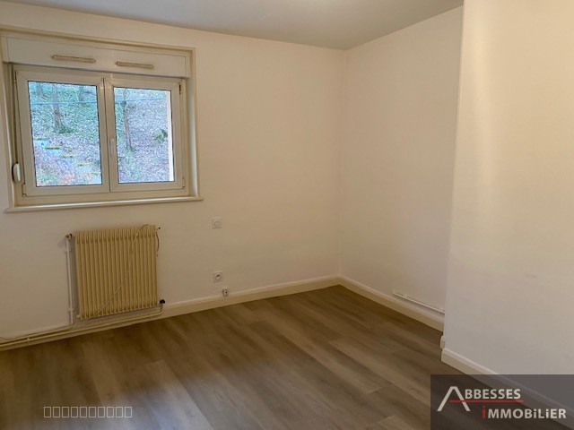EN EXCLUSIVITÉ - REMIREMONT : Appartement de type F1 bis situé au 2ème étage — photo 2