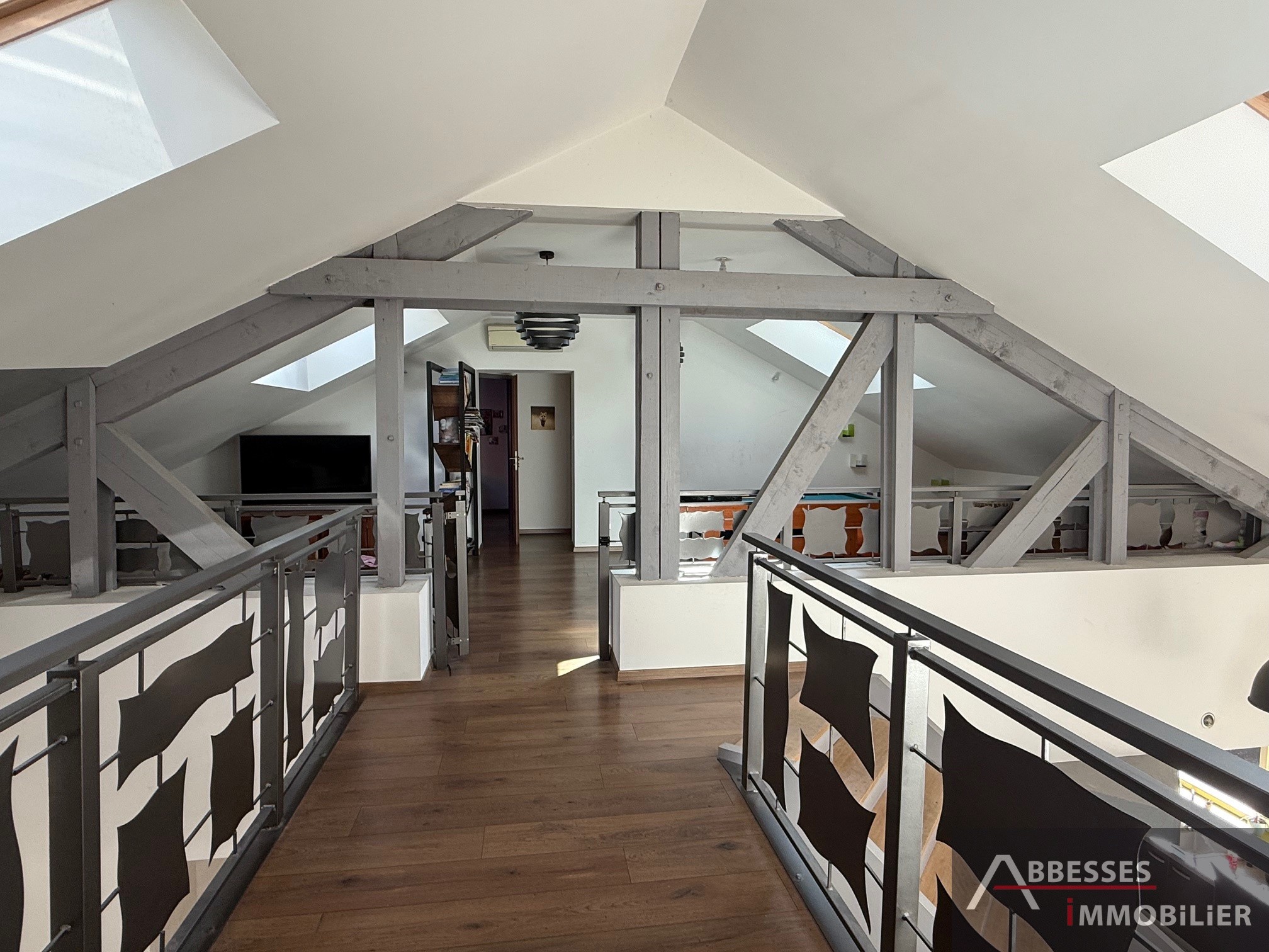 EN EXCLUSIVITÉ - GERARDMER dans un secteur calme : Maison type LOFT avec grande dépendance accolée — photo 12