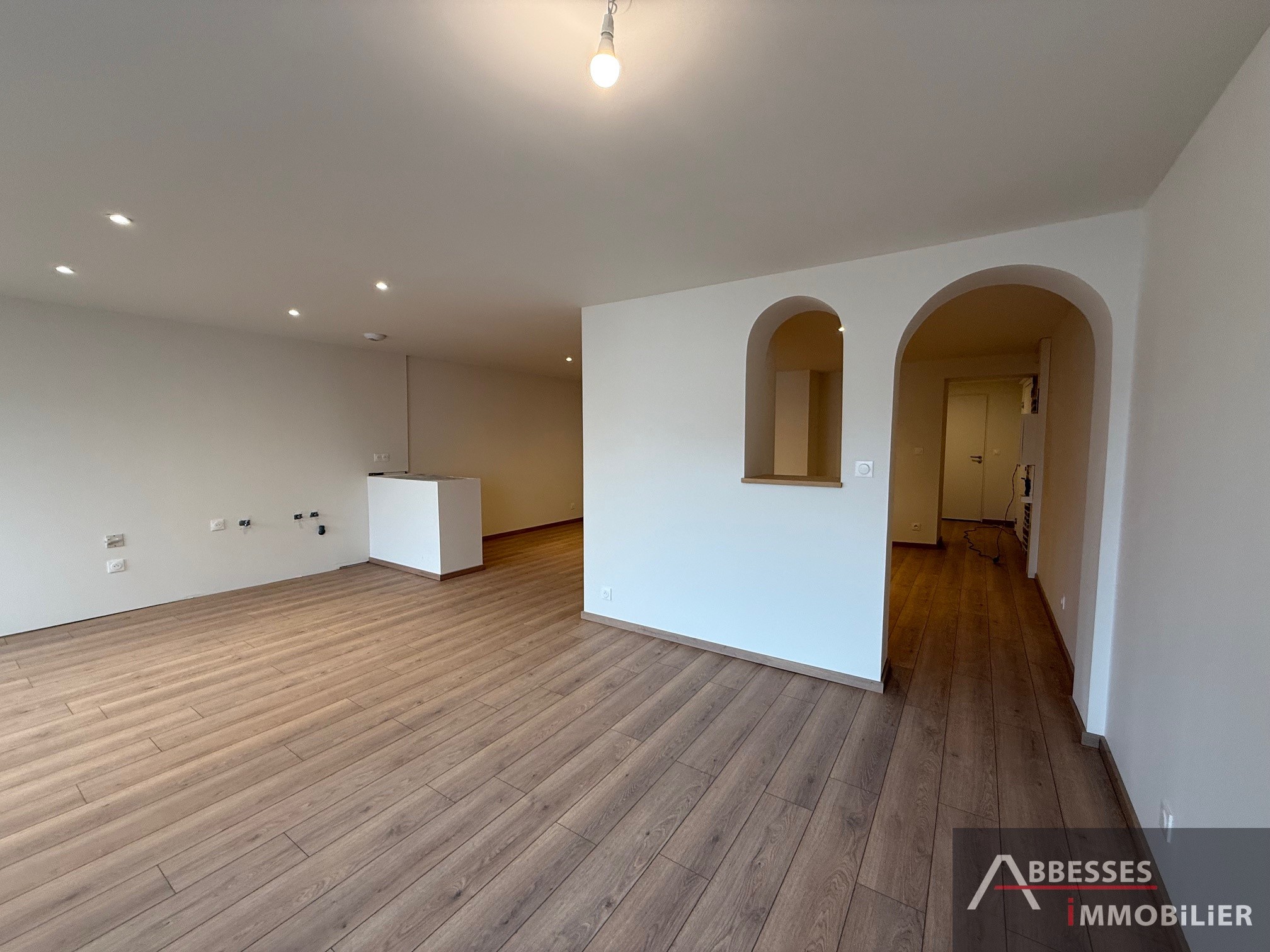 REMIREMONT - Extra centre : Appartement rénové en 2025 offrant de belles prestations et beaux volumes — photo 6