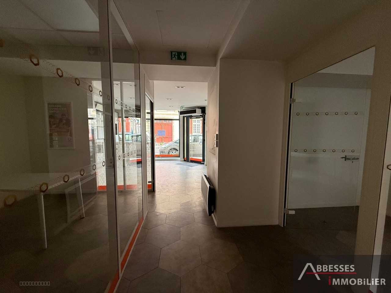 REMIREMONT Centre ville : local commercial avec grande vitrine et 3 bureaux + accueil — photo 18