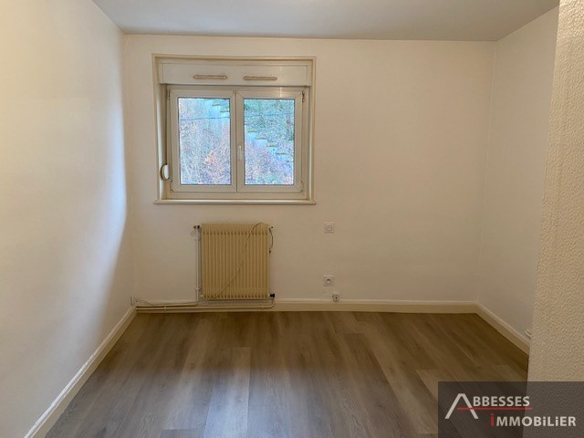 EN EXCLUSIVITÉ - REMIREMONT : Appartement de type F1 bis situé au 2ème étage — photo 5