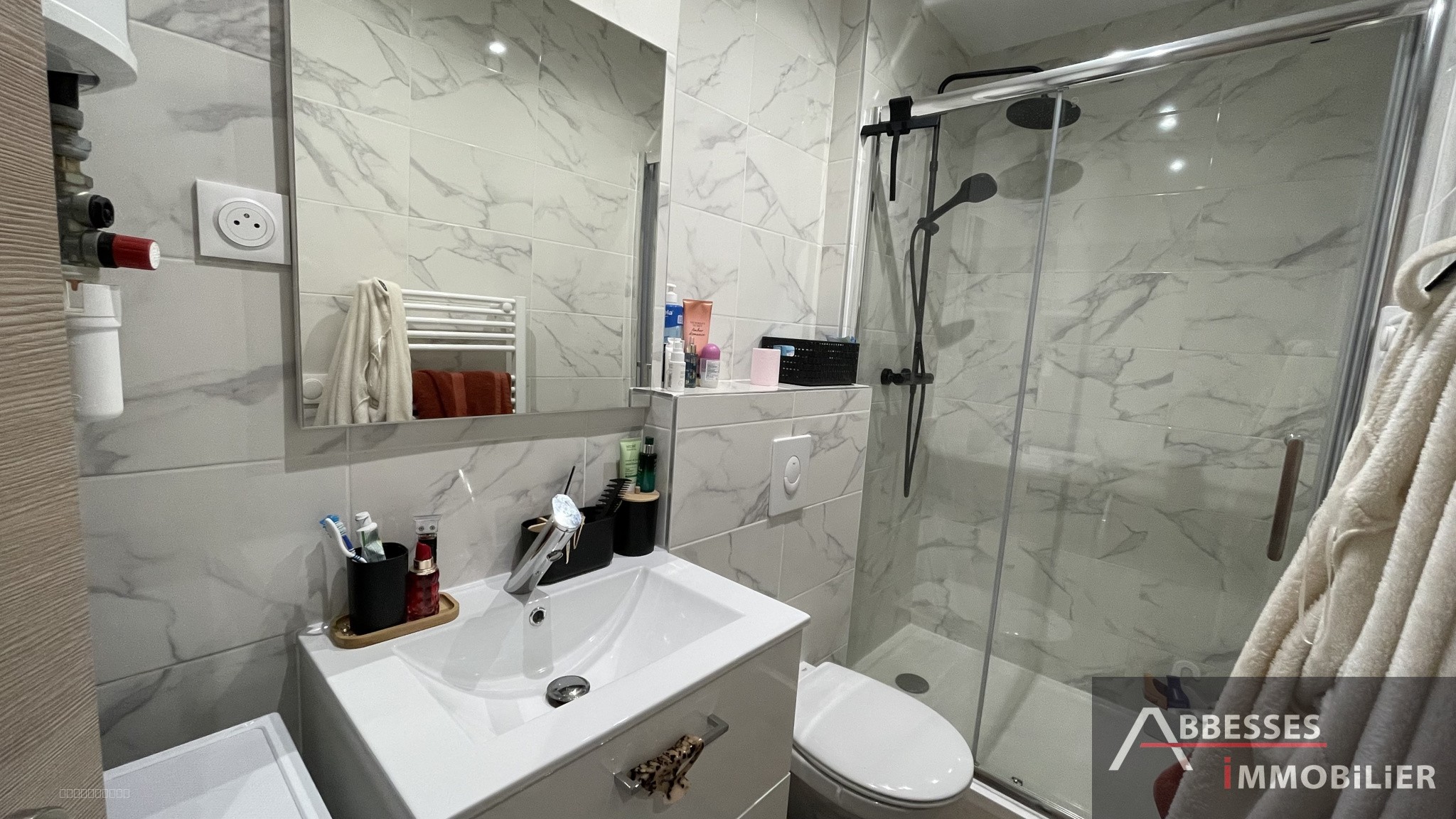 EN EXCLUSIVITÉ - REMIREMONT - Appartement F2 en très bon état — photo 4