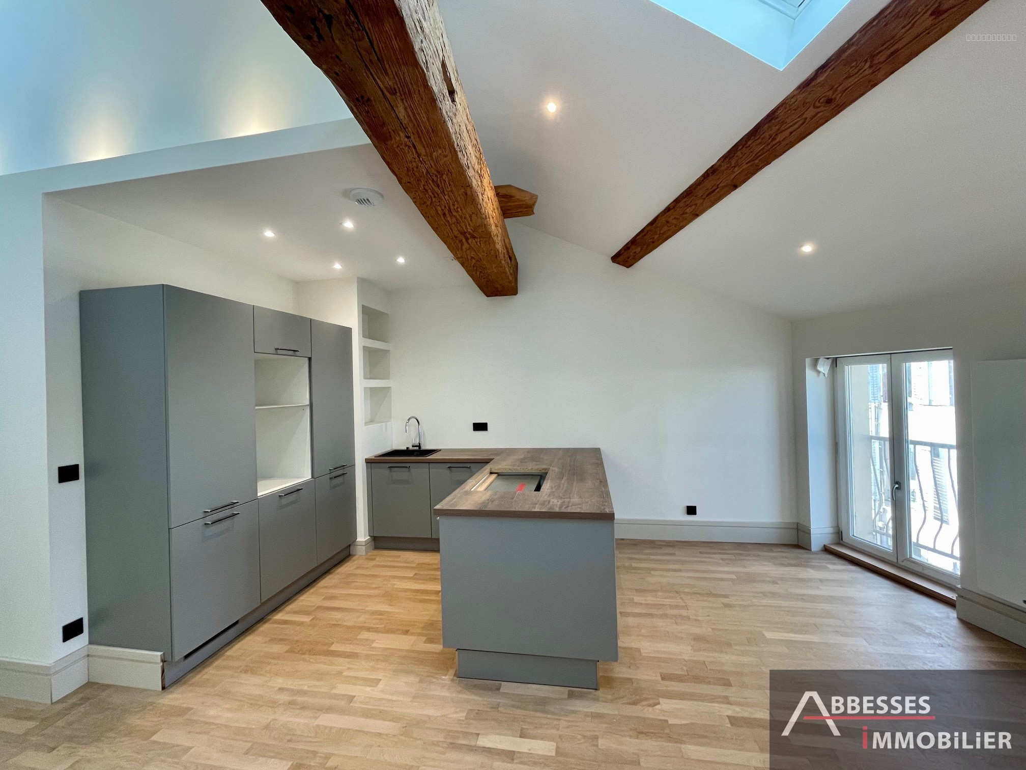 SOUS OFFRE D'ACHAT - EN EXCLUSIVITÉ : REMIREMONT EXTRA CENTRE : Appartement F2 entièrement rénové en 2025. — photo 3