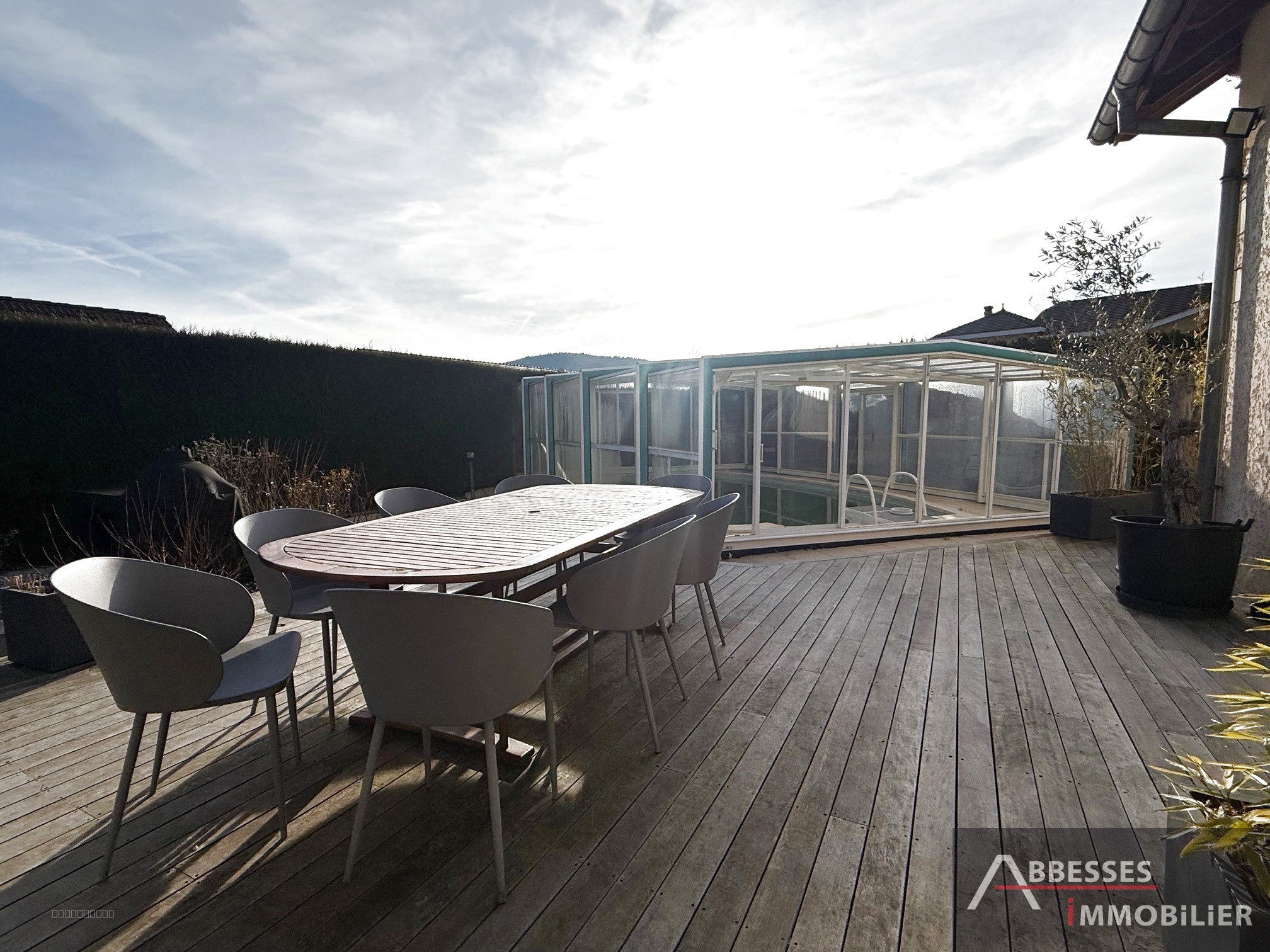 EN EXCLUSIVITÉ - SAINT ETIENNE LES RMT : Jolie propriété avec piscine — photo 2